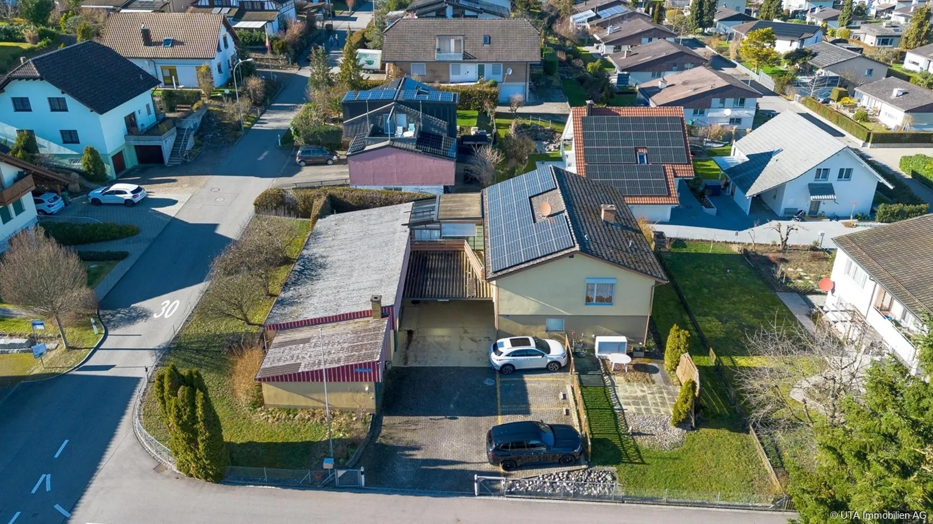 Einfamilienhaus mit Werkstatt- und Lagerflächen, ideal zum Wohnen und