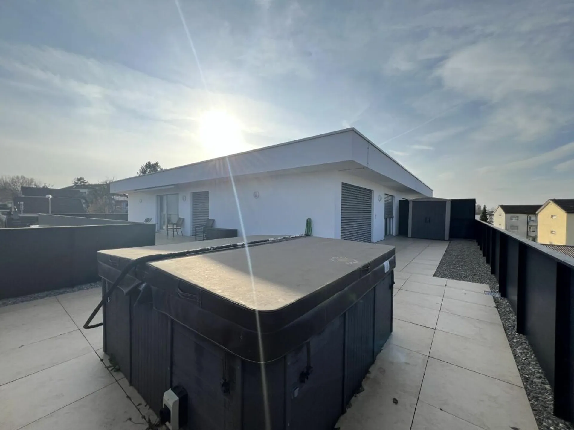 Über den Dächern von Arbon: Attikawohnung mit sonniger Dachterrasse und Seeblick
