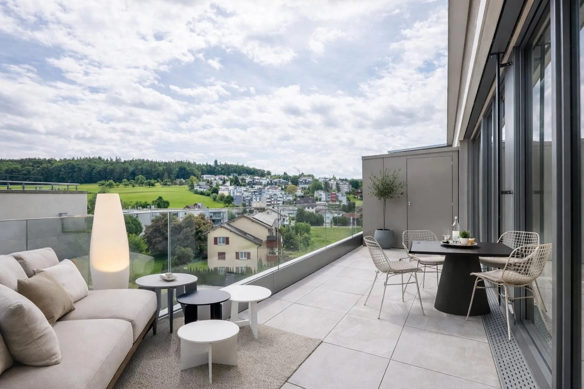 Attika-Erstbezug in Wil SG. Licht, Raum und zwei Terrassen mit Stadtblick