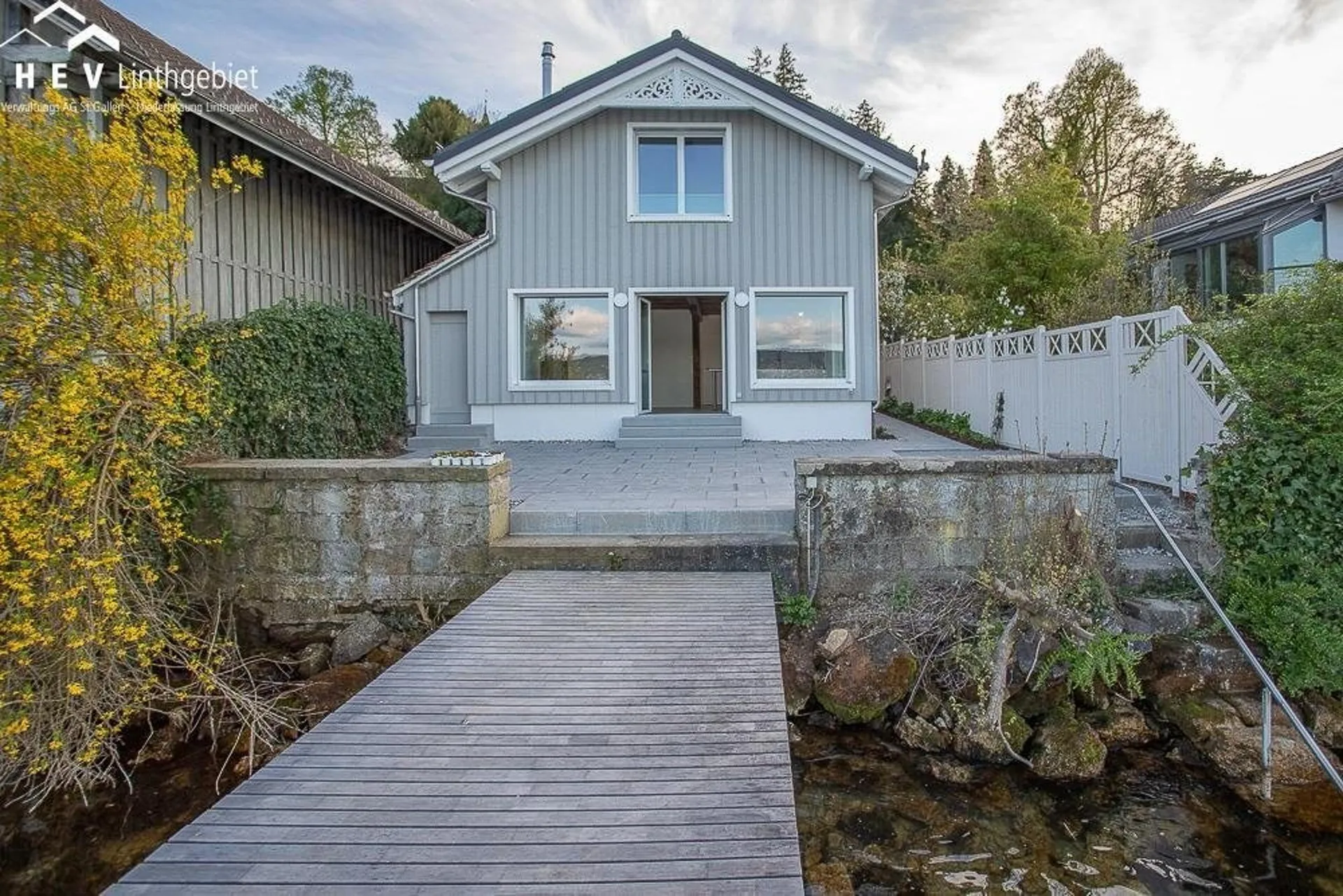 Exklusives Traumhaus direkt am See, mit Bootsplatz an zentraler Lage