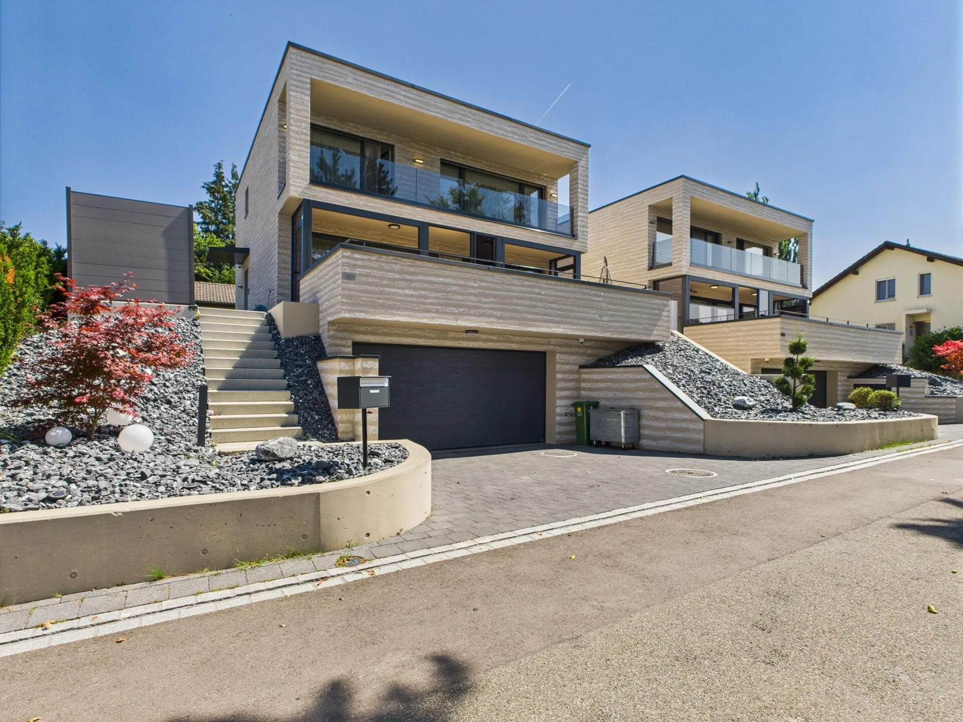 Moderner Neubau an ruhiger Lage
