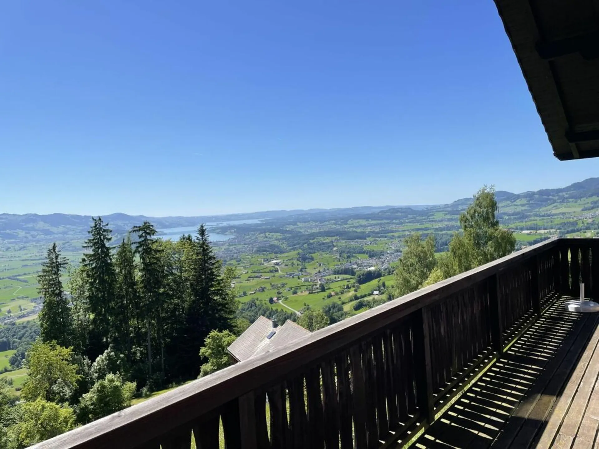 Ihr persönliches Paradies: Ferienhaus mit atemberaubendem See- und Bergpanorama