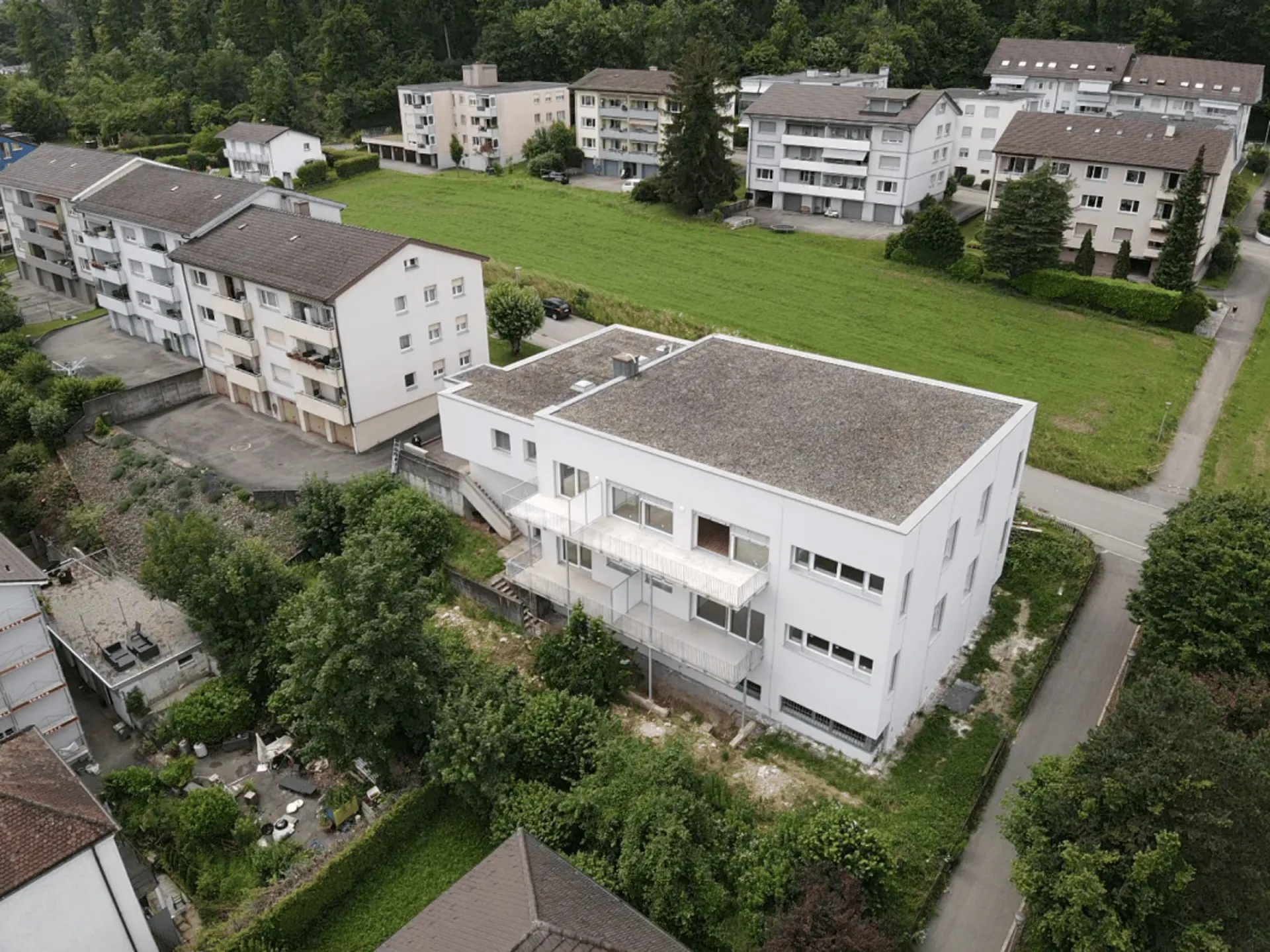 Fantastische Neubauwohnungen: 3.5 Zimmer, grosse Terrassen, hohe Decken, Keller, WM/TU
