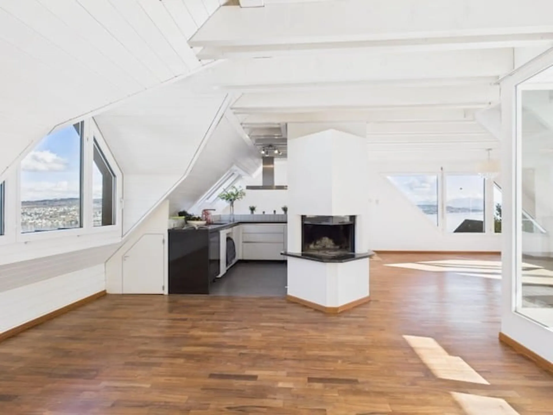 Top-floor Maisonette with lake view