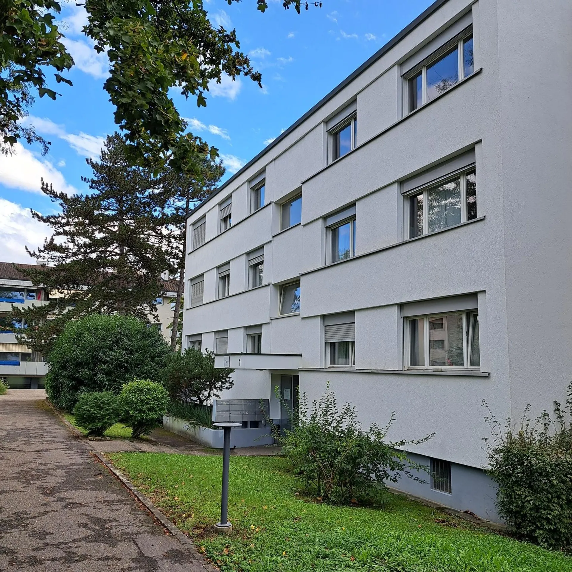 Moderne 4-Zimmer-Wohnung Nähe Dorfkern