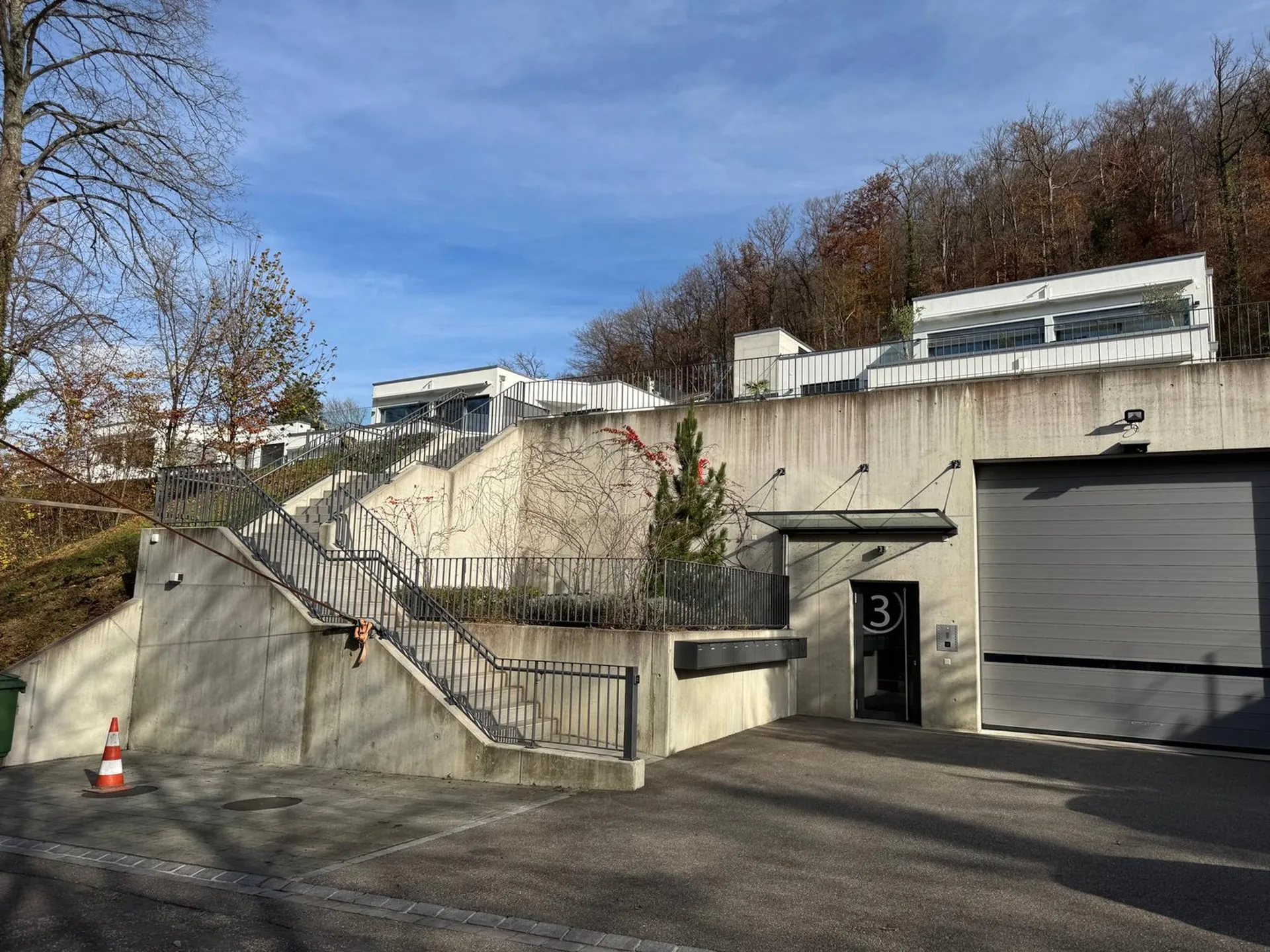 5.5-Z-WHG NWFL 162 m2 mit Gartensitzpl. /Keller/Weinkeller/Technik  ca 60 m2  - in 2-Familienhaus