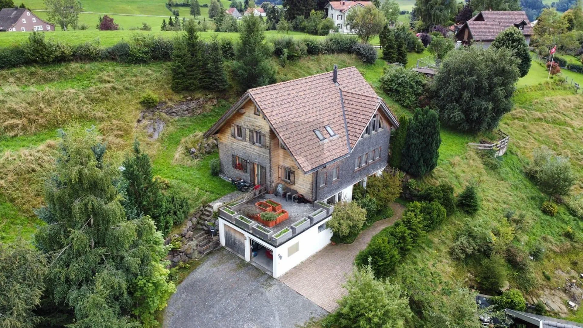 VOLLHOLZHAUS MIT UMSCHWUNG UND WEITSICHT!