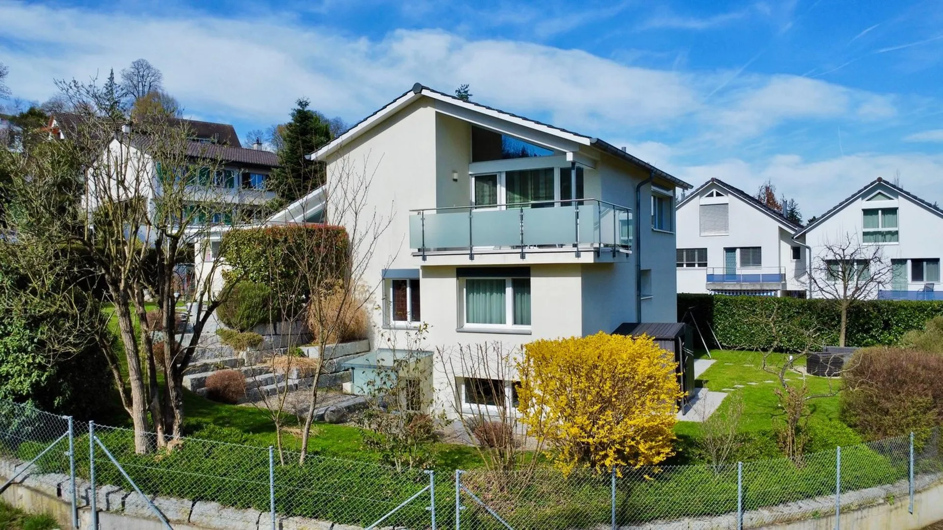 Muttenz : Freistehendes  - 6.5 Zi.- EFH auf traumhaftem Grundstück u. ruhiger Lage