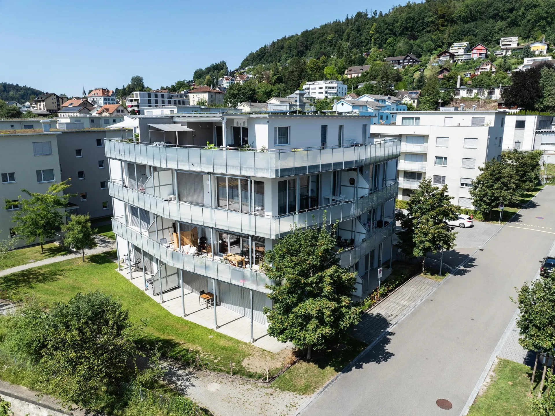 Moderne 3.5-Zimmer-Dachwohnung mit grosser Terrasse und Aussicht