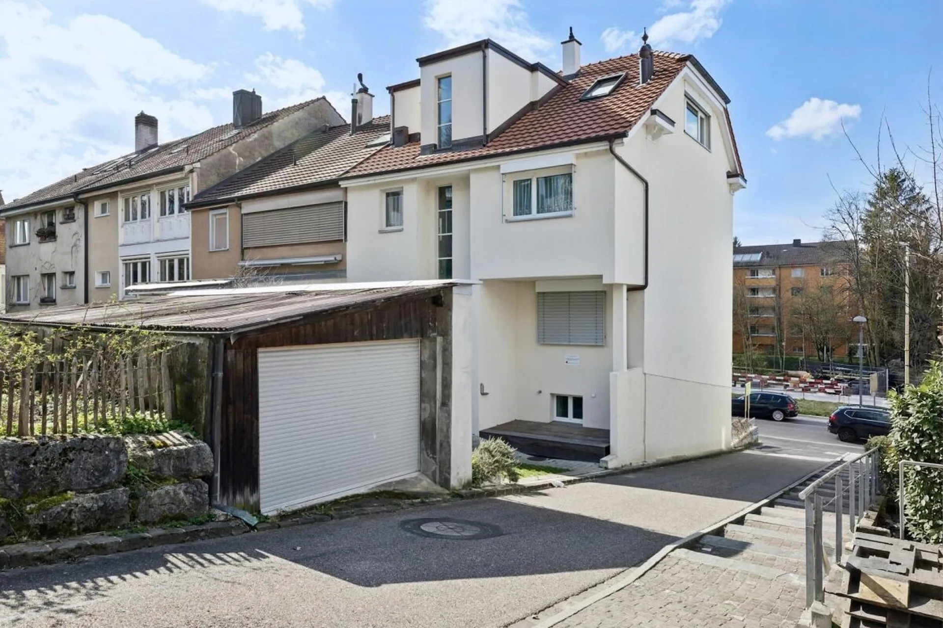 Moderne 2 1/2-Zimmer-Wohnung in kernsaniertem Mehrfamilienhaus Nähe Kronenplatz