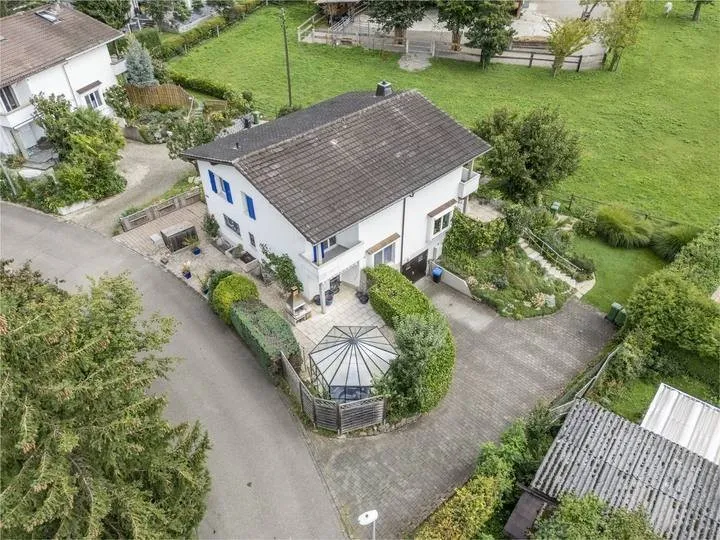 ATTRAKTIVE DOPPELHAUSHÄLFTE IN FAMILIENFREUNDLICHER LAGE