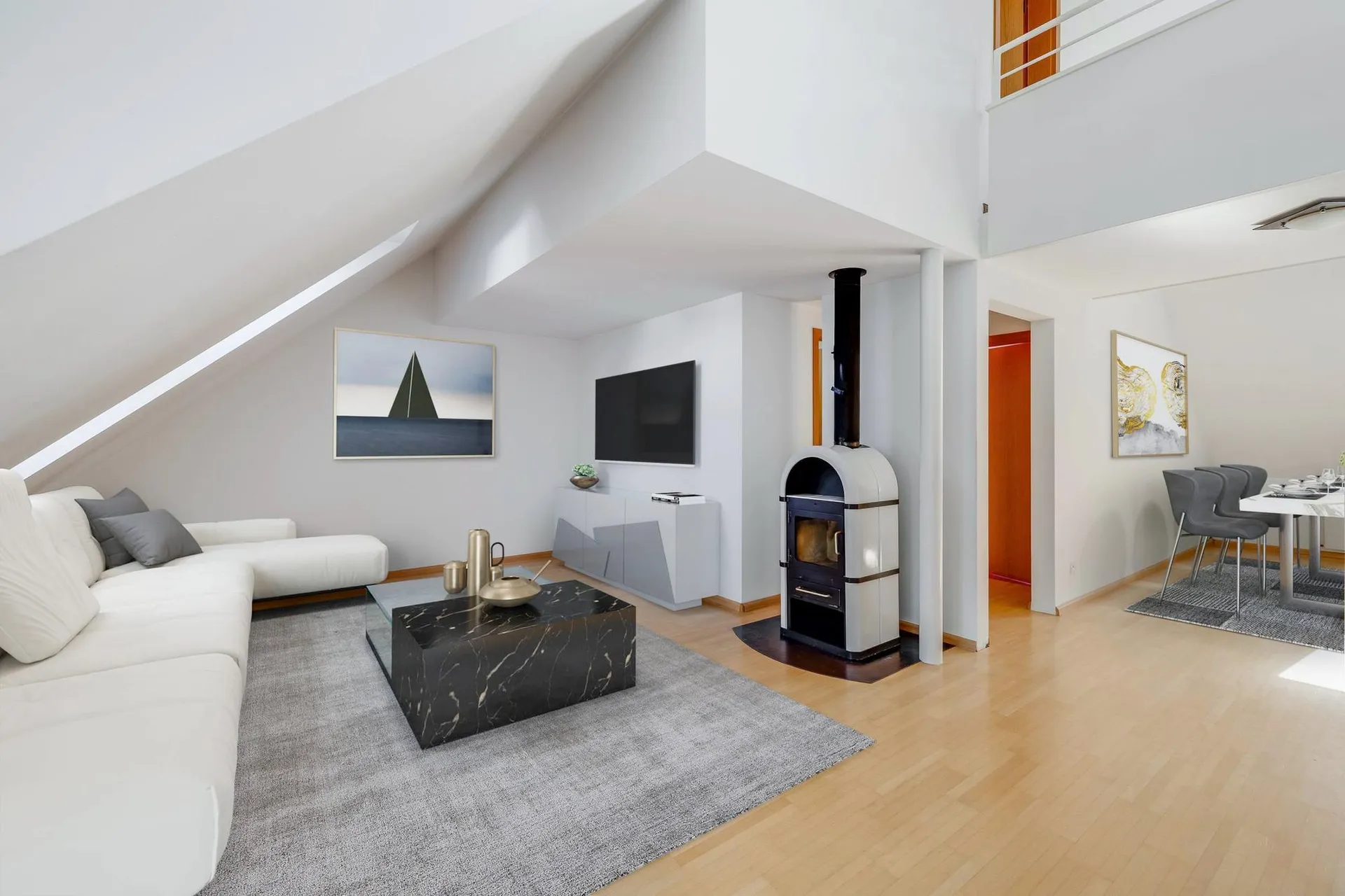 HELLE DACHMAISONETTE MIT VIEL PLATZ UND RUHE