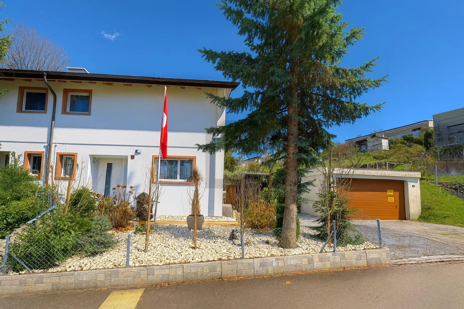 WOHNOASE MIT GARTENPARADIES