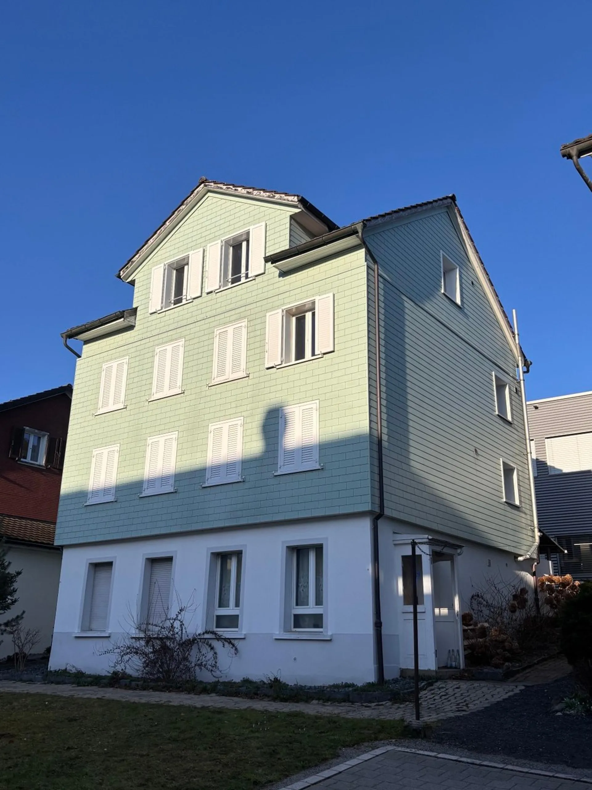 Gemütliche 3.5 Zimmer-Dachwohnung zu vermieten
