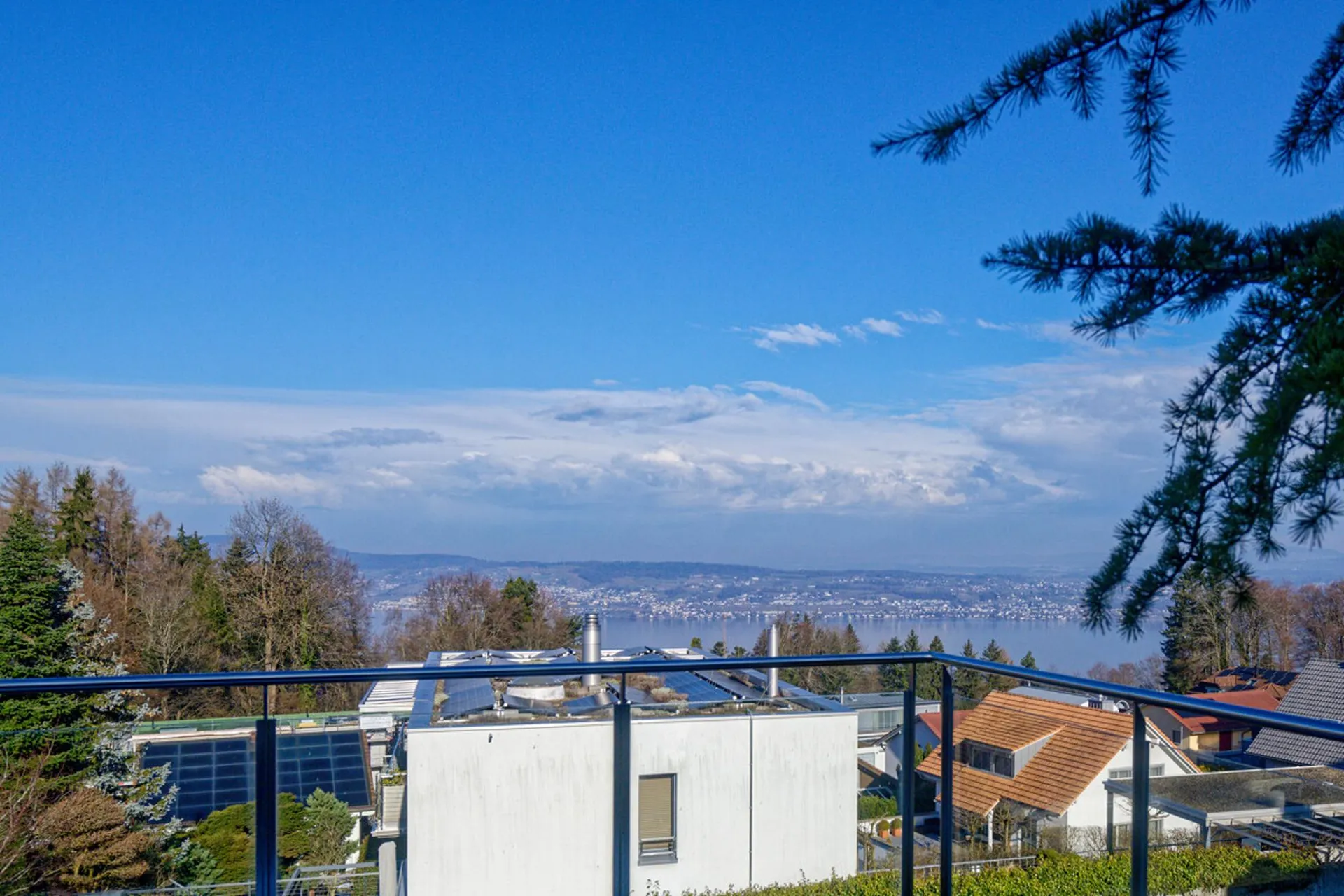 Feusisberg: Wohnen über dem Zürichsee mit Panorama