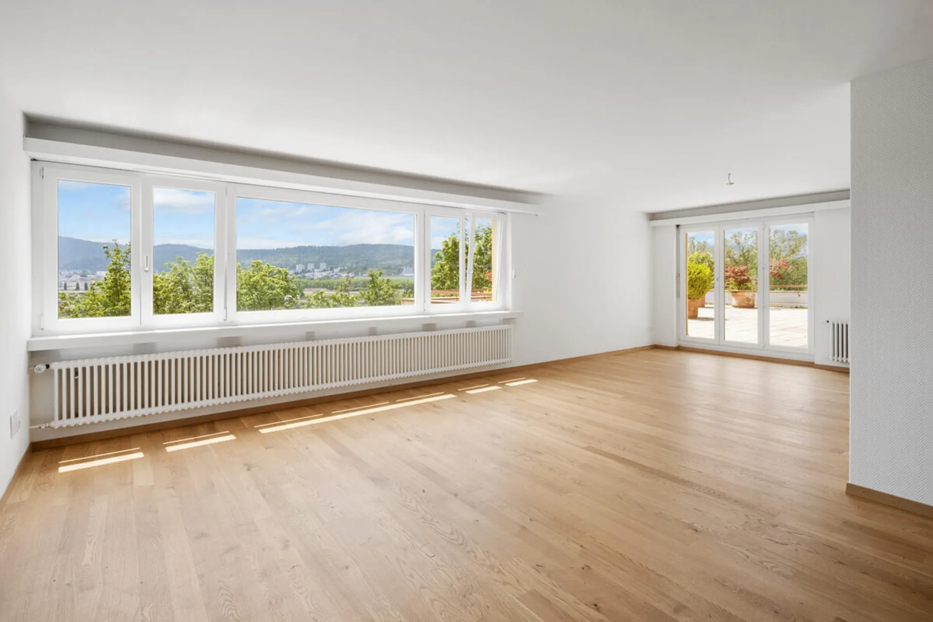 Grosse Wohnung in Oberengstringen mit Weitsicht und viel Aussenfläche