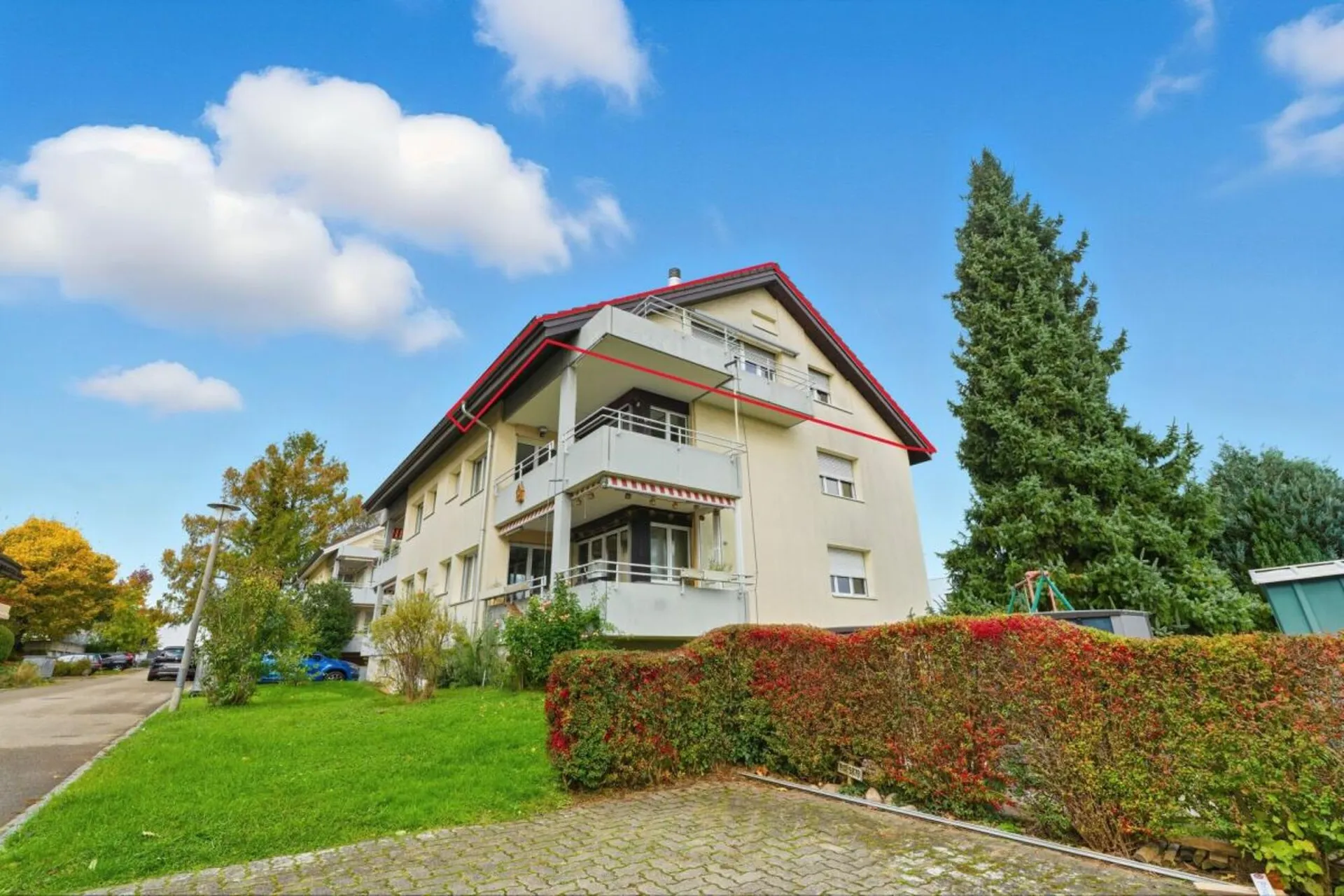Heimelige 2.5 Z' Dachwohnung mit Garage und Balkon
