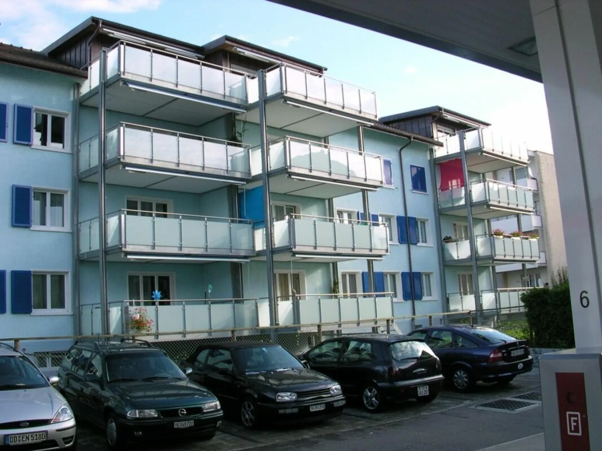 Helle 2.5-Zi-Dachwohnung mit grossem Balkon