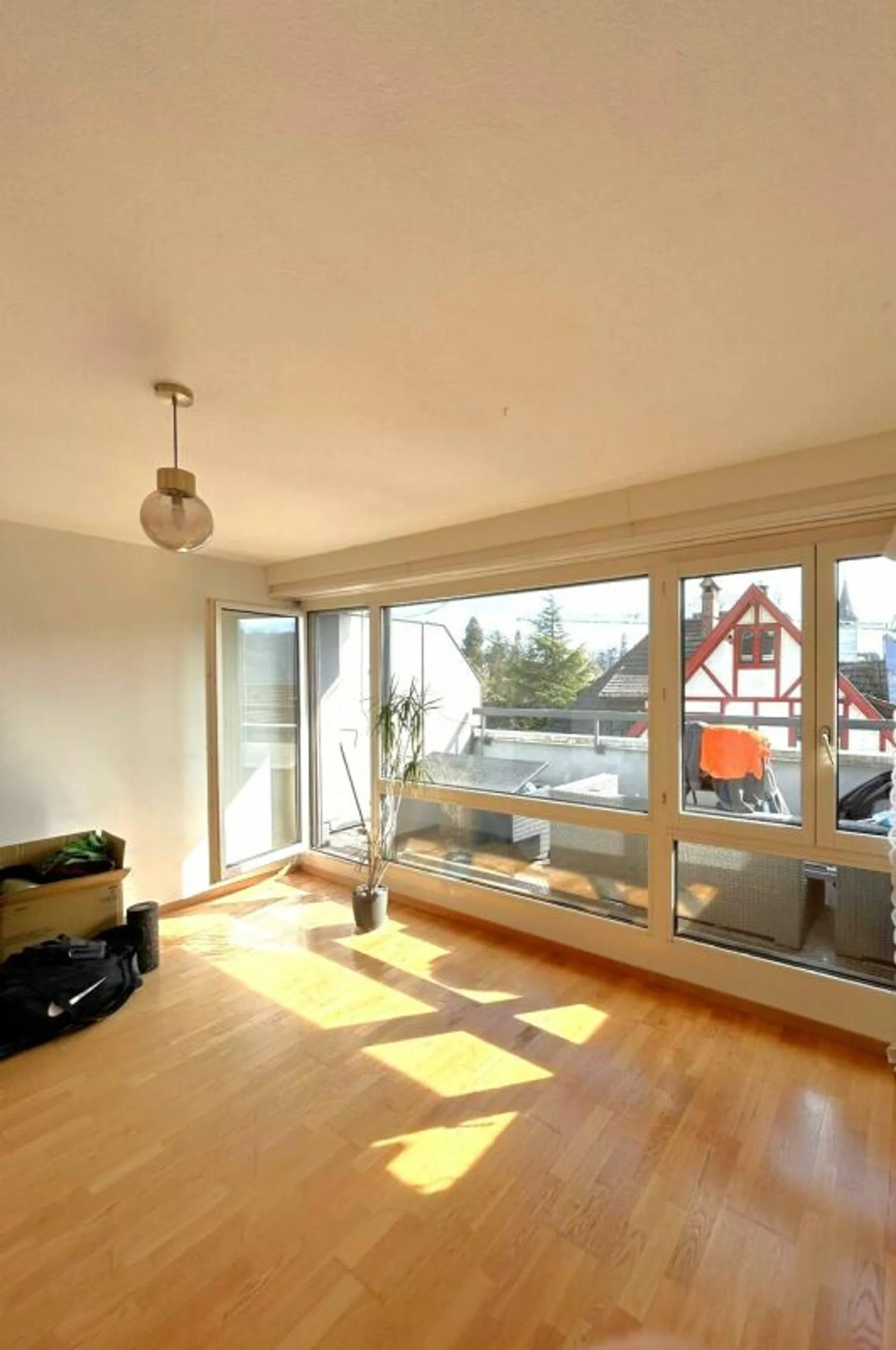 Sonnige 1-Zimmer-Attikawohnung im 4. OG im Mühlemattquartier!