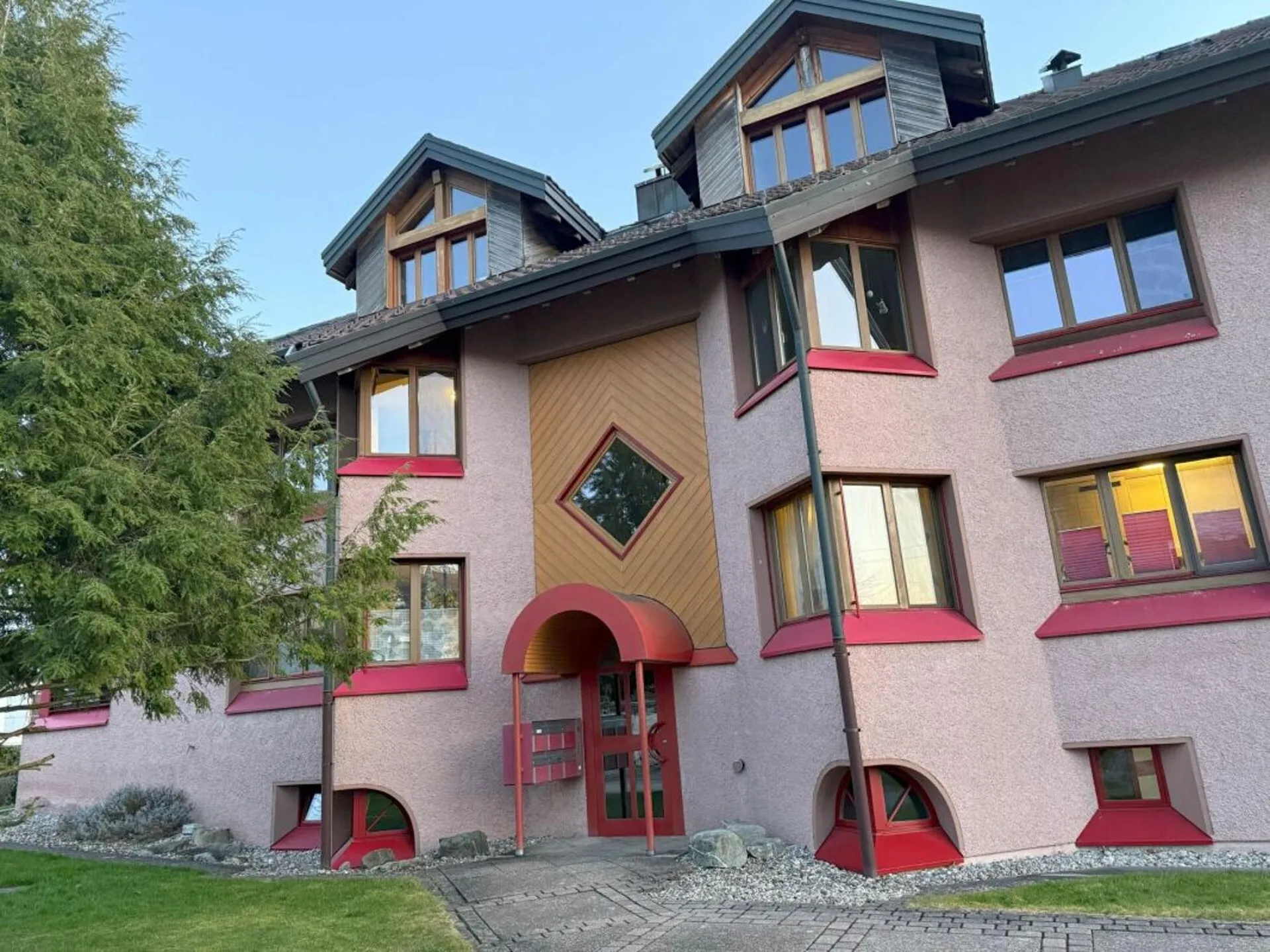 Attikawohnung mit grosszügigem und gemütlichem Innenausbau