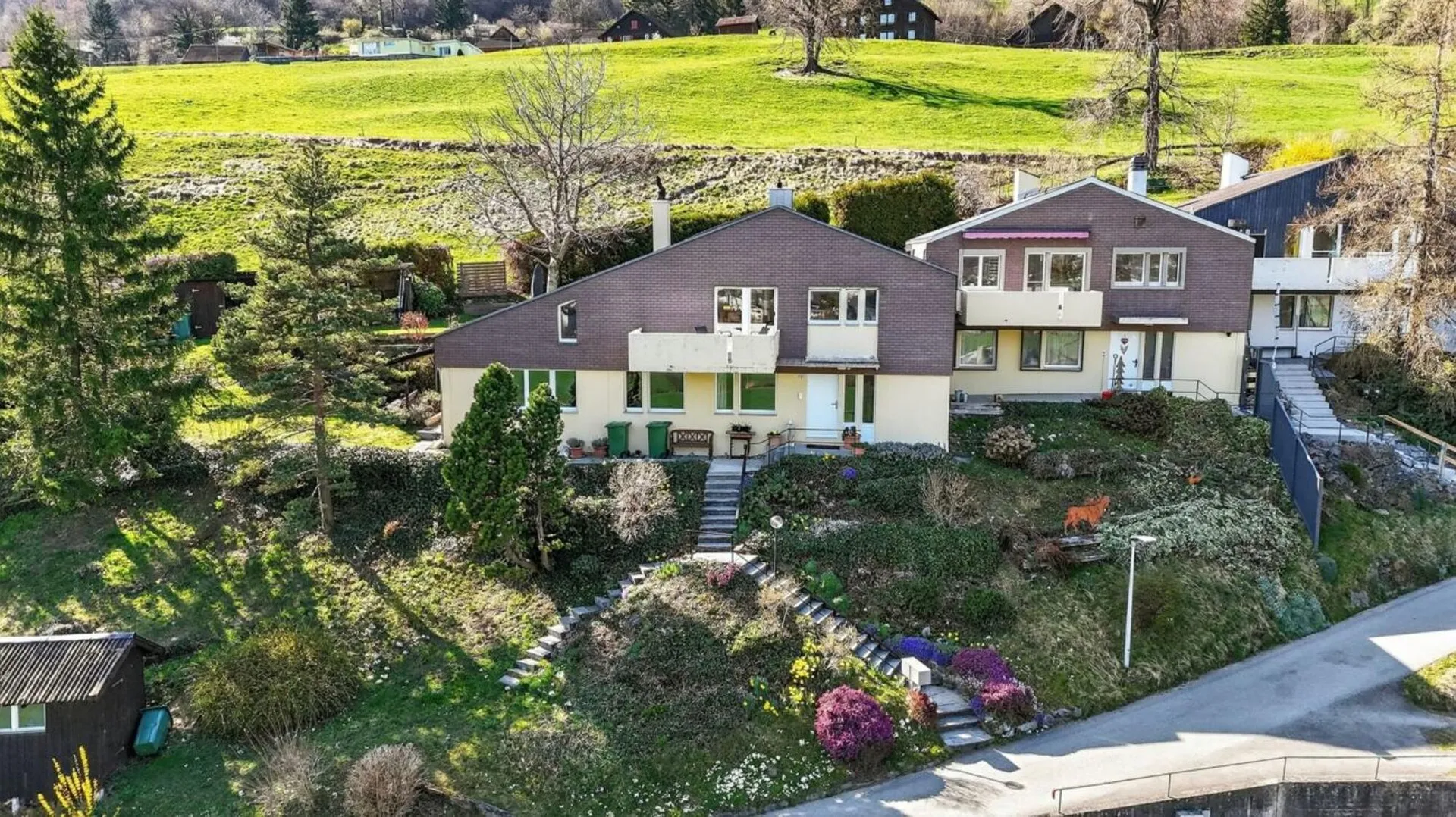 Einfamilienhaus mit Einliegerwohnung an idyllischer Lage mit herrlicher Aussicht - RESERVIERT