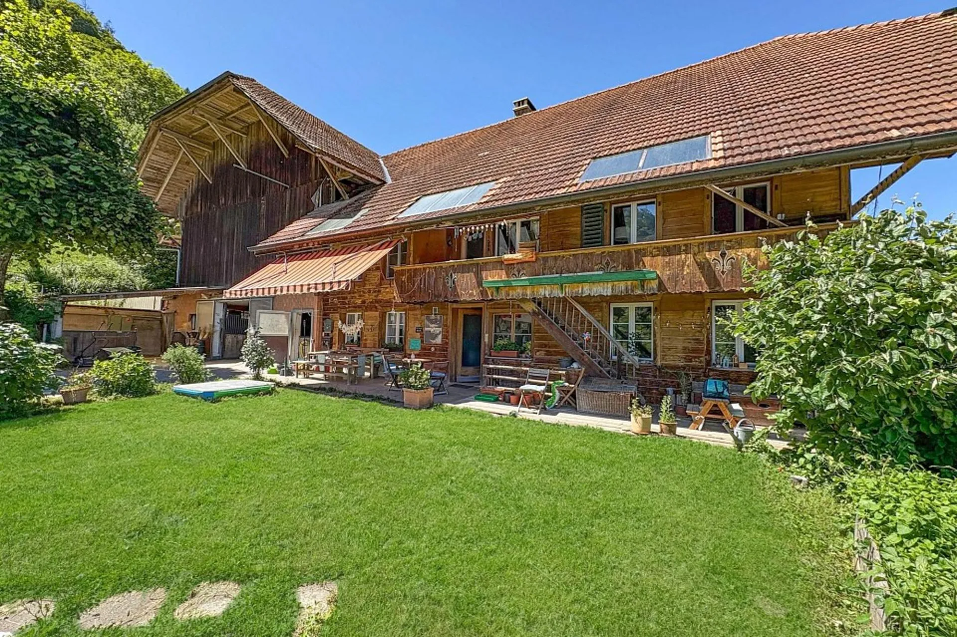Grosses Bauernhaus mit 2 Wohnungen