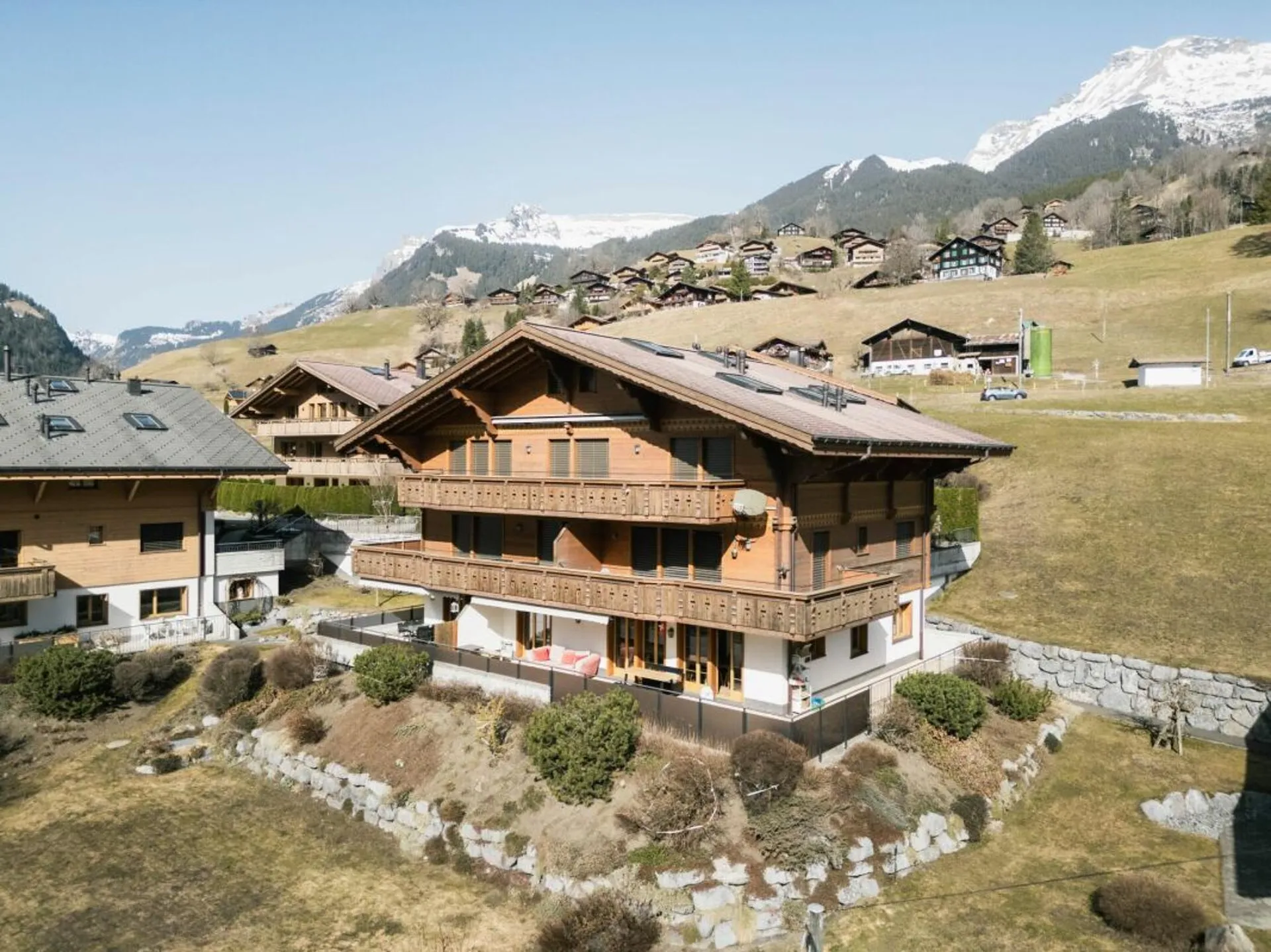 Terrassenwohnung mit Bergblick - 4.5-Zimmer-Erstwohnung im Chalet Aquila