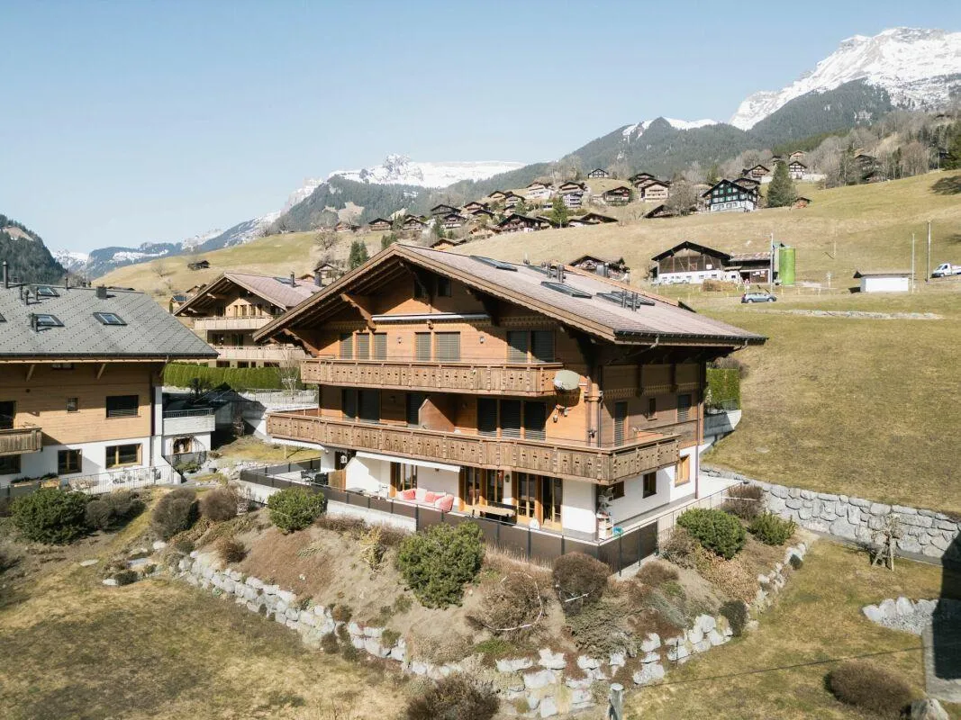 Terrassenwohnung mit Bergblick - 4.5-Zimmer-Erstwohnung im Chalet A...