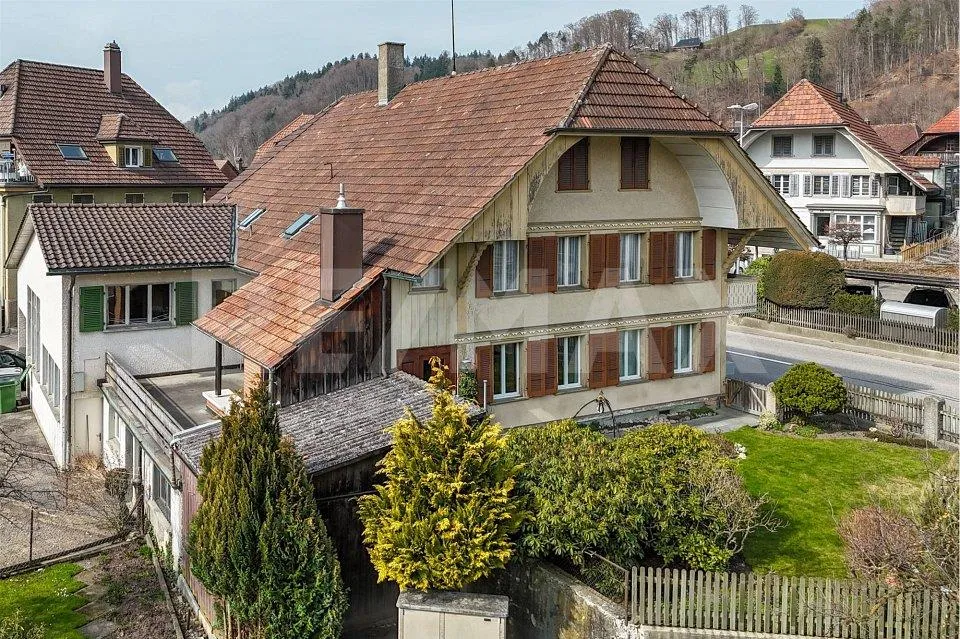 6½ Zimmer Wohn- und Geschäftshaus mit Entwicklungspotenzial an zent...