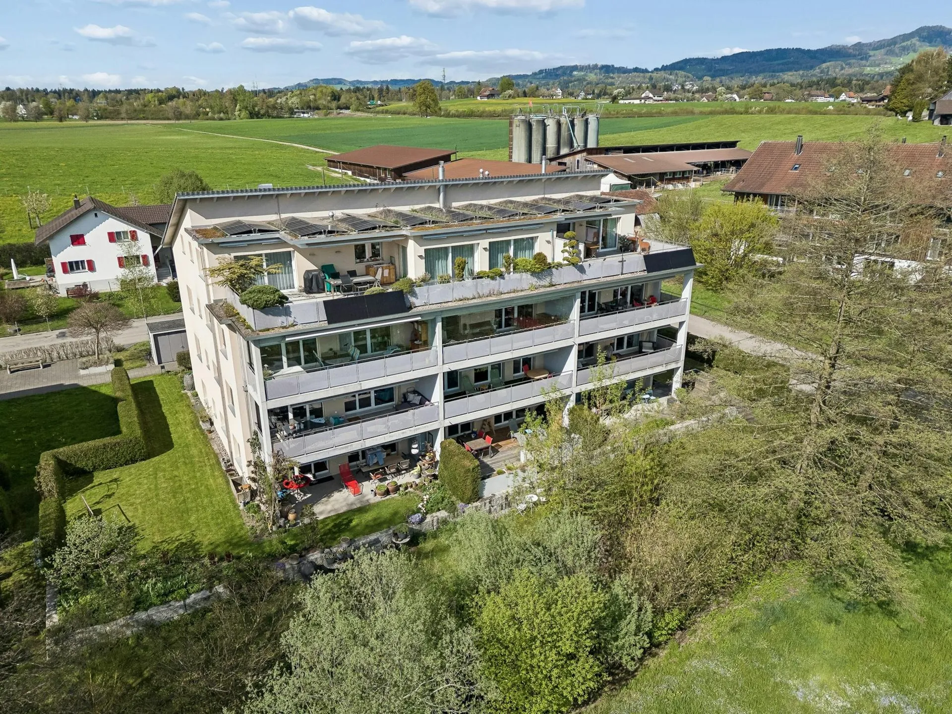 stilvolle Maisonette am Bach mit Garten, Ruhe und Lebensqualität