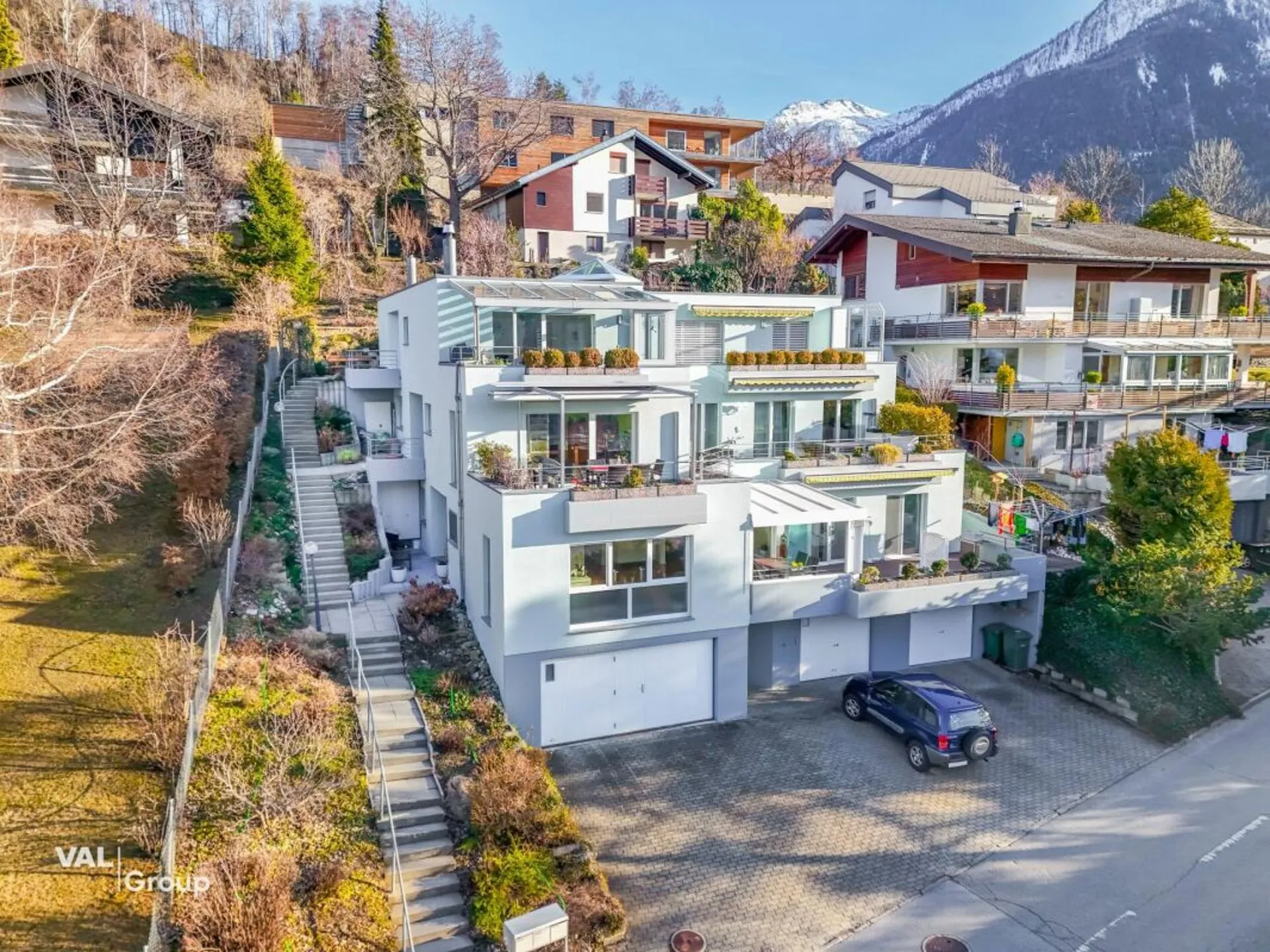 Exklusives Wohnen mit Aussicht, Ruhe und grosser Terrasse