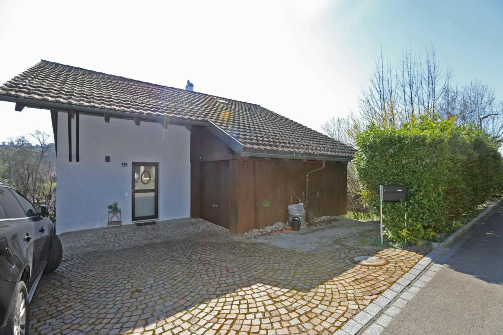 Wohnen & Vermieten: Einfamilienhaus mit Einliegerwohnung und Wintergarten nahe Frauenfeld
