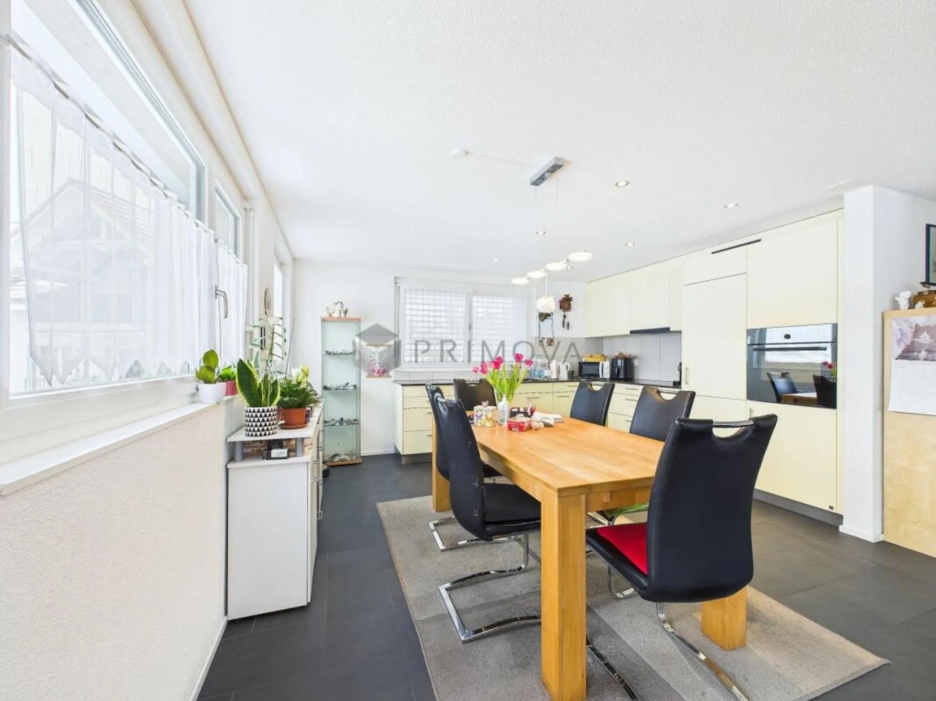 Modernes Design trifft Emmentaler Idylle: Top-Wohnung zu verkaufen