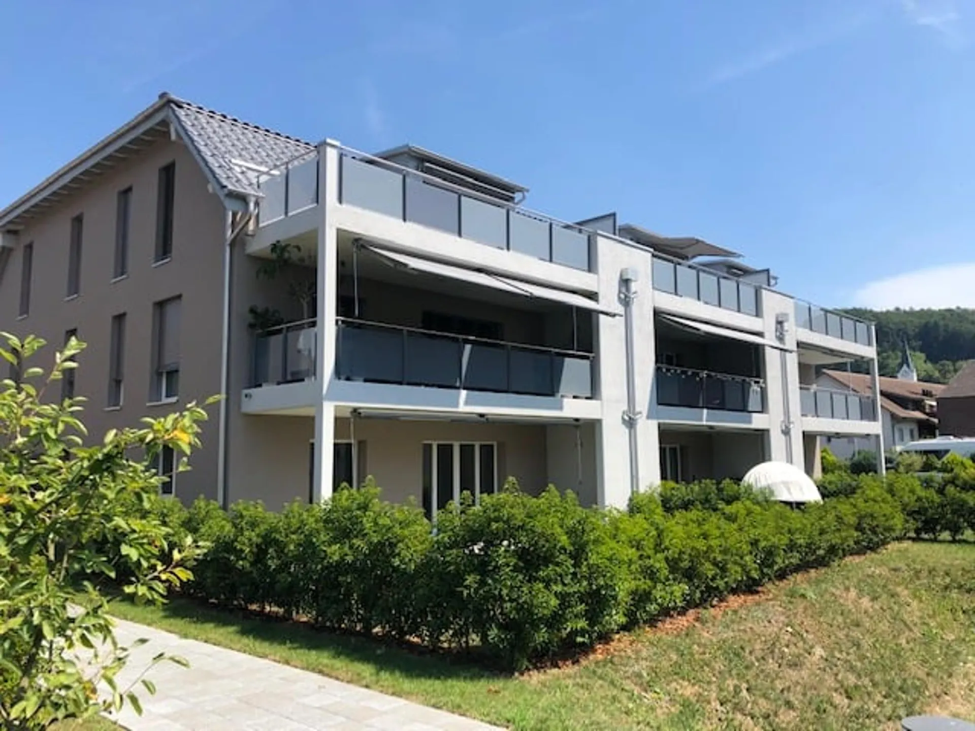 Moderne 3.5-Zimmer-Dachwohnung mit grosser Terrasse in Leibstadt