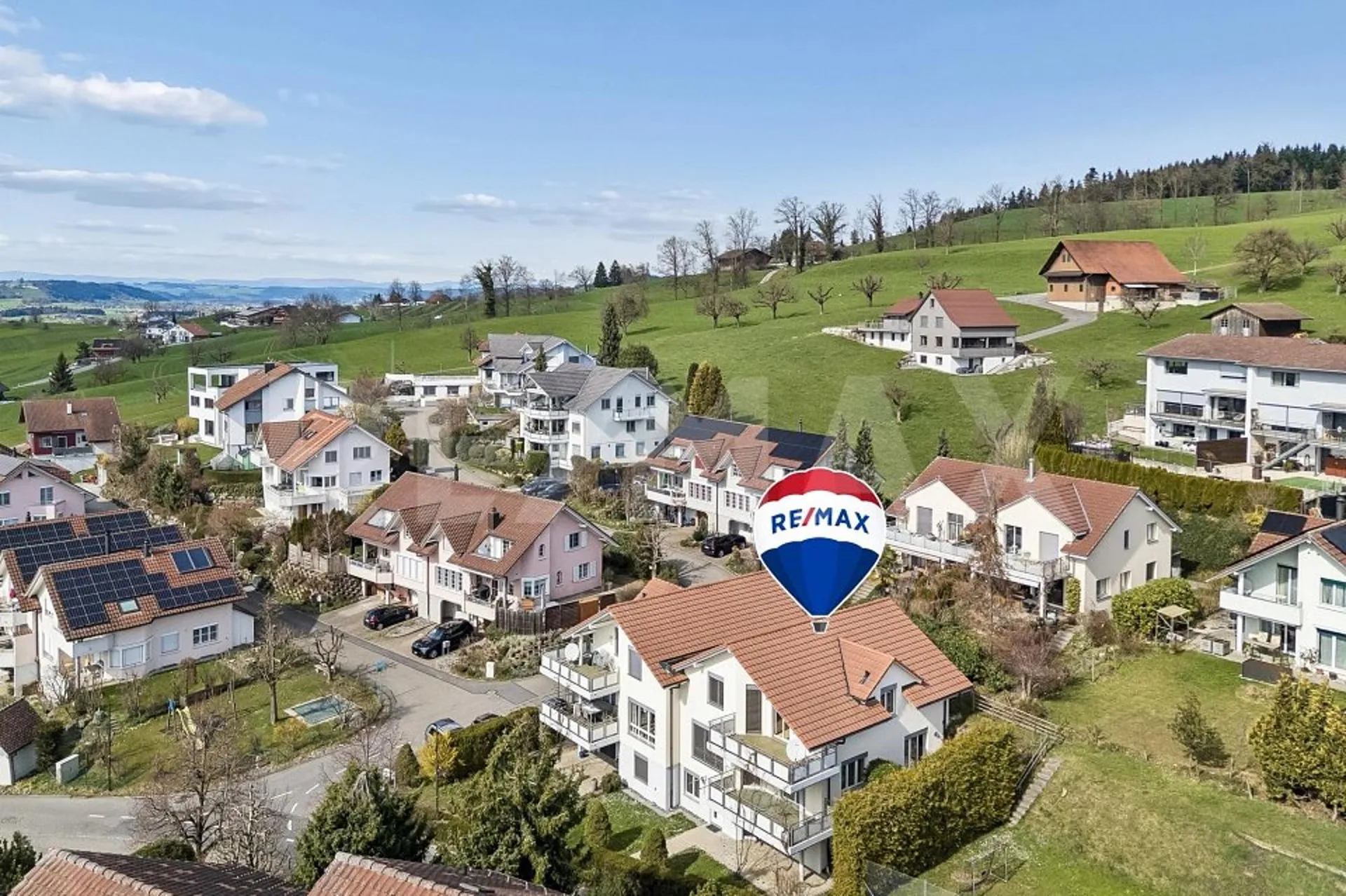 Grosszügiges 8½-Zimmer-Doppeleinfamilienhaus in ruhiger Lage