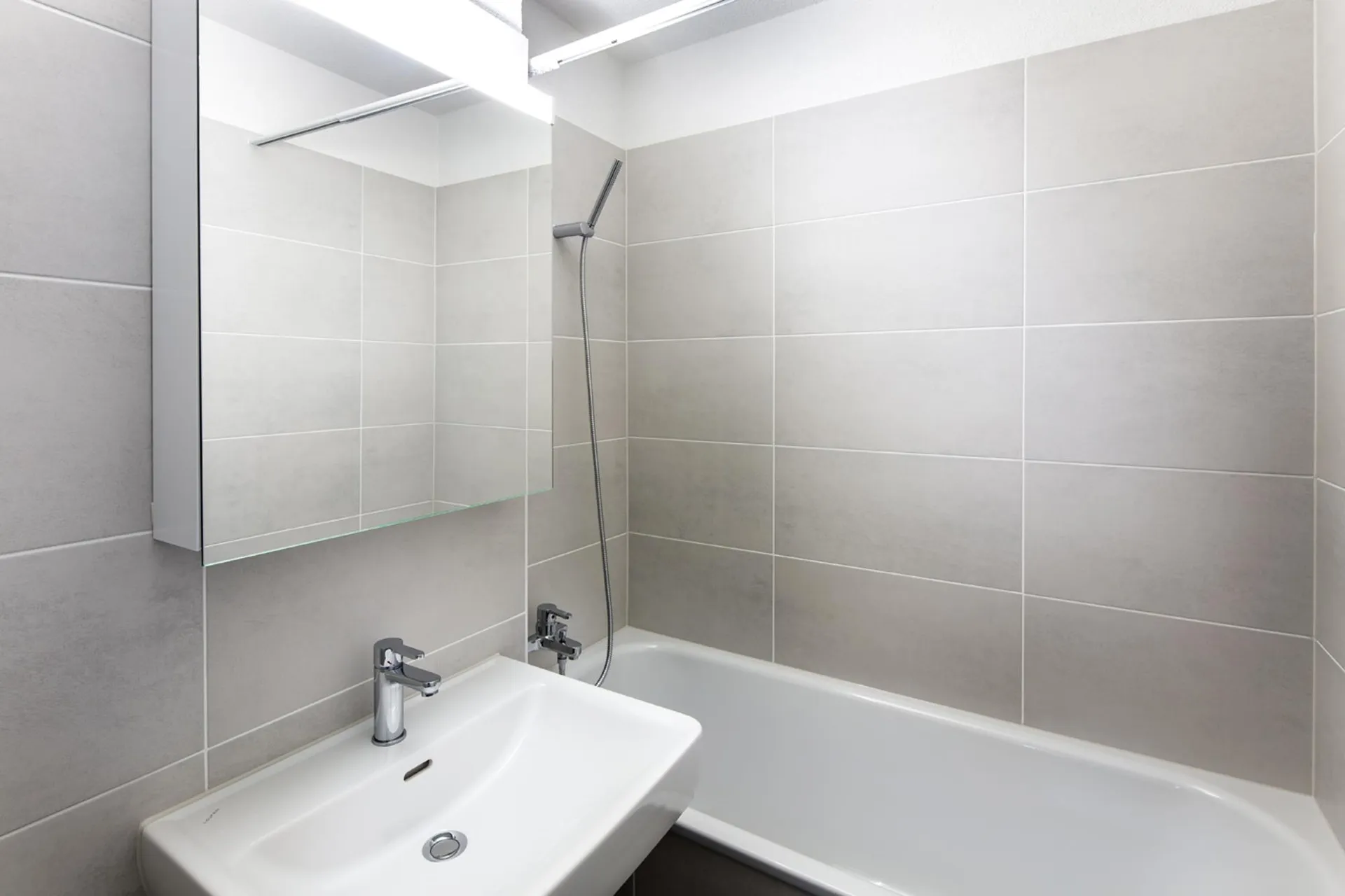 2 Zimmer-Wohnung im 2. OG (KEIN LIFT)