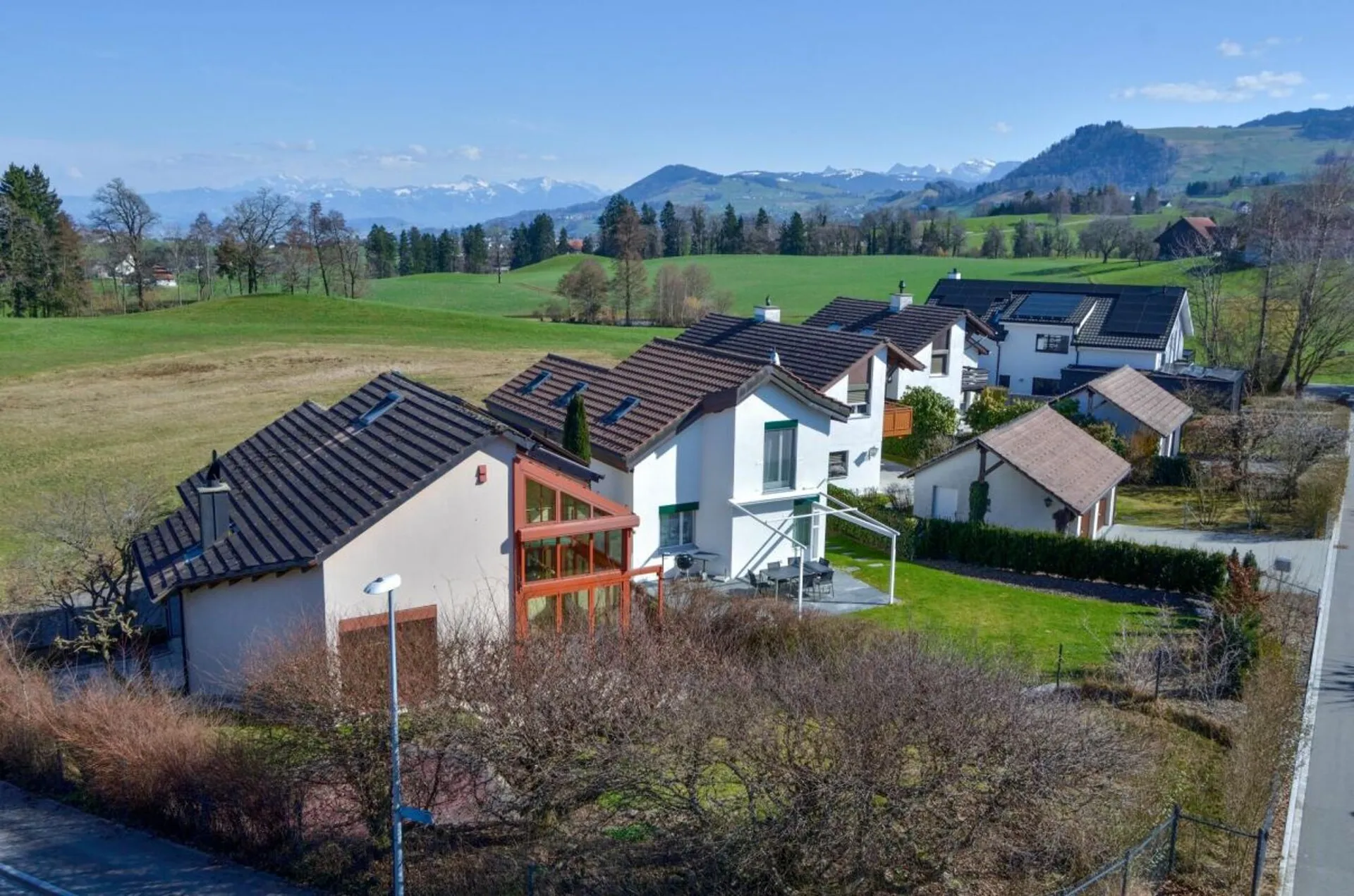 Die Natur vor der Haustüre: FREISTEHENDES 5½-ZIMMER-FAMILIENHAUS