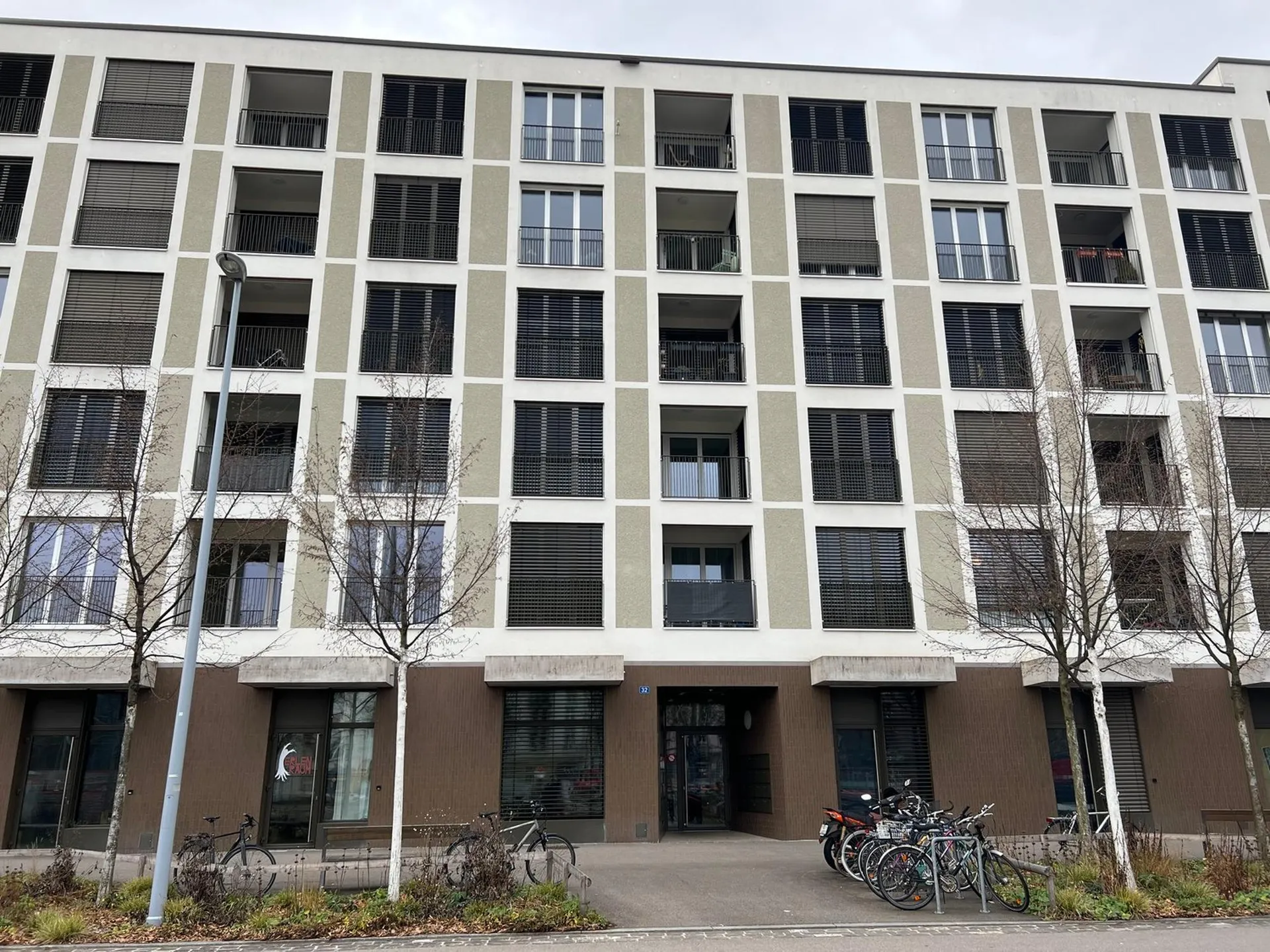 Moderne und stilvolle Wohnung mit Gartensitzplatz