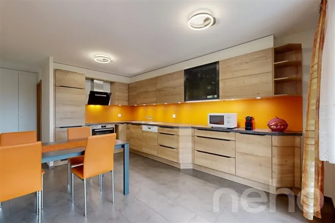 Wohnung mit 160 m², 5,5 Zimmer mit Garage und ungehinderter Sicht in einer ruhigen Gegend