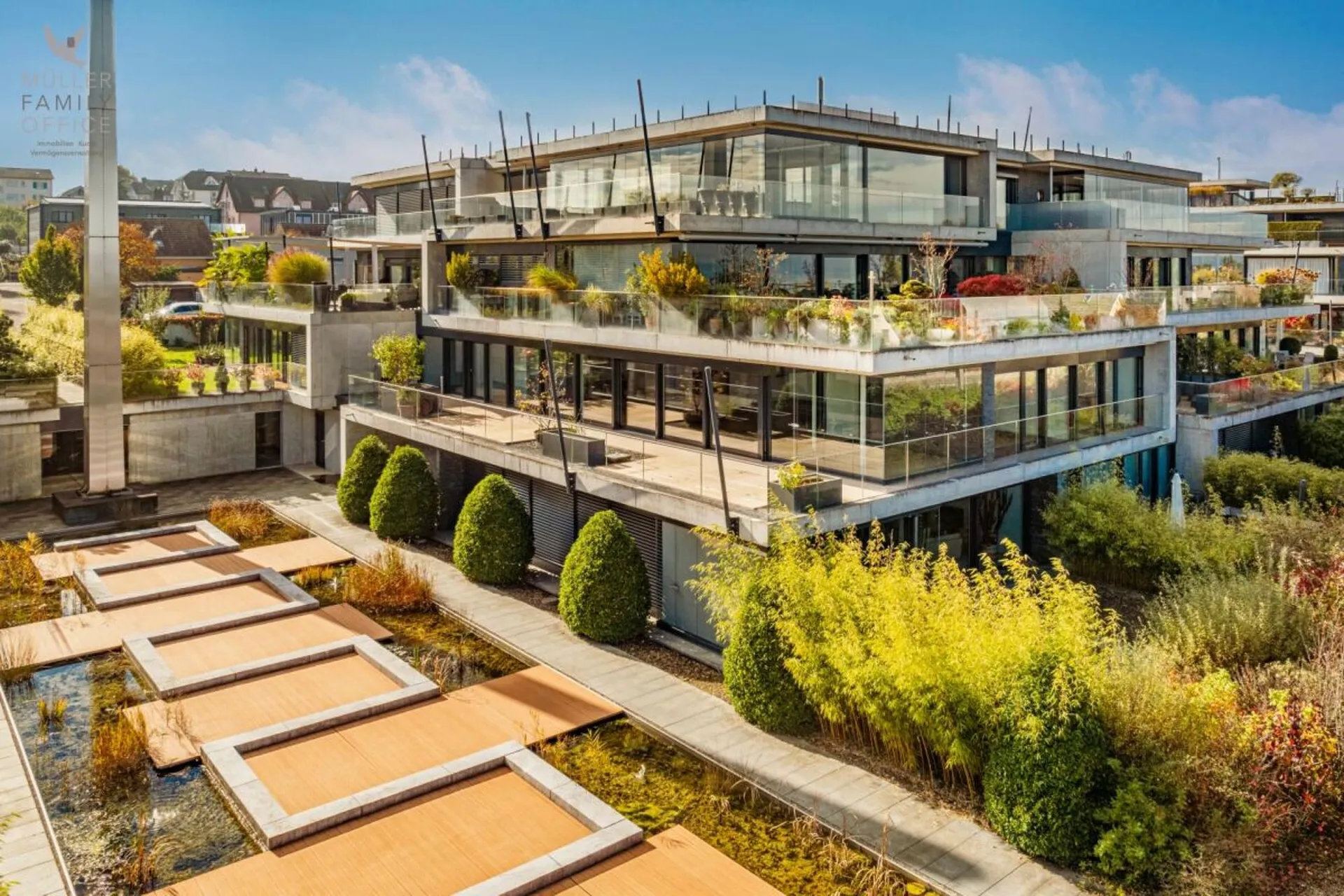 Lichtdurchflutete 5 1/2 Zimmer-Terrassen-Wohnung in sehr gepflegter und ruhiger Wohnanlage