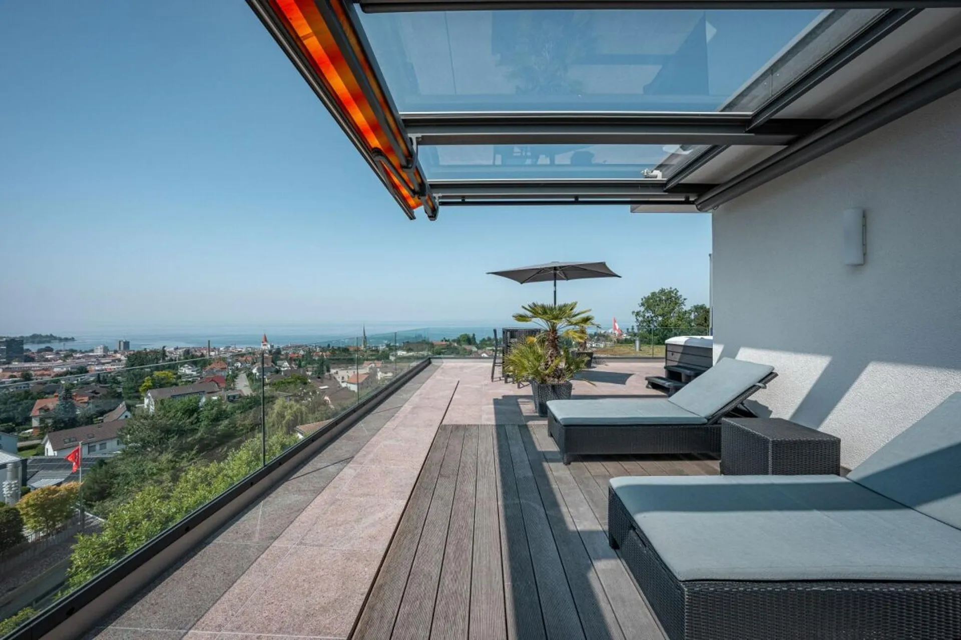 Ein Zuhause mit Horizont - Stilvolle 5 1/2 Zimmer-Attika-Maisonette über dem Bodensee