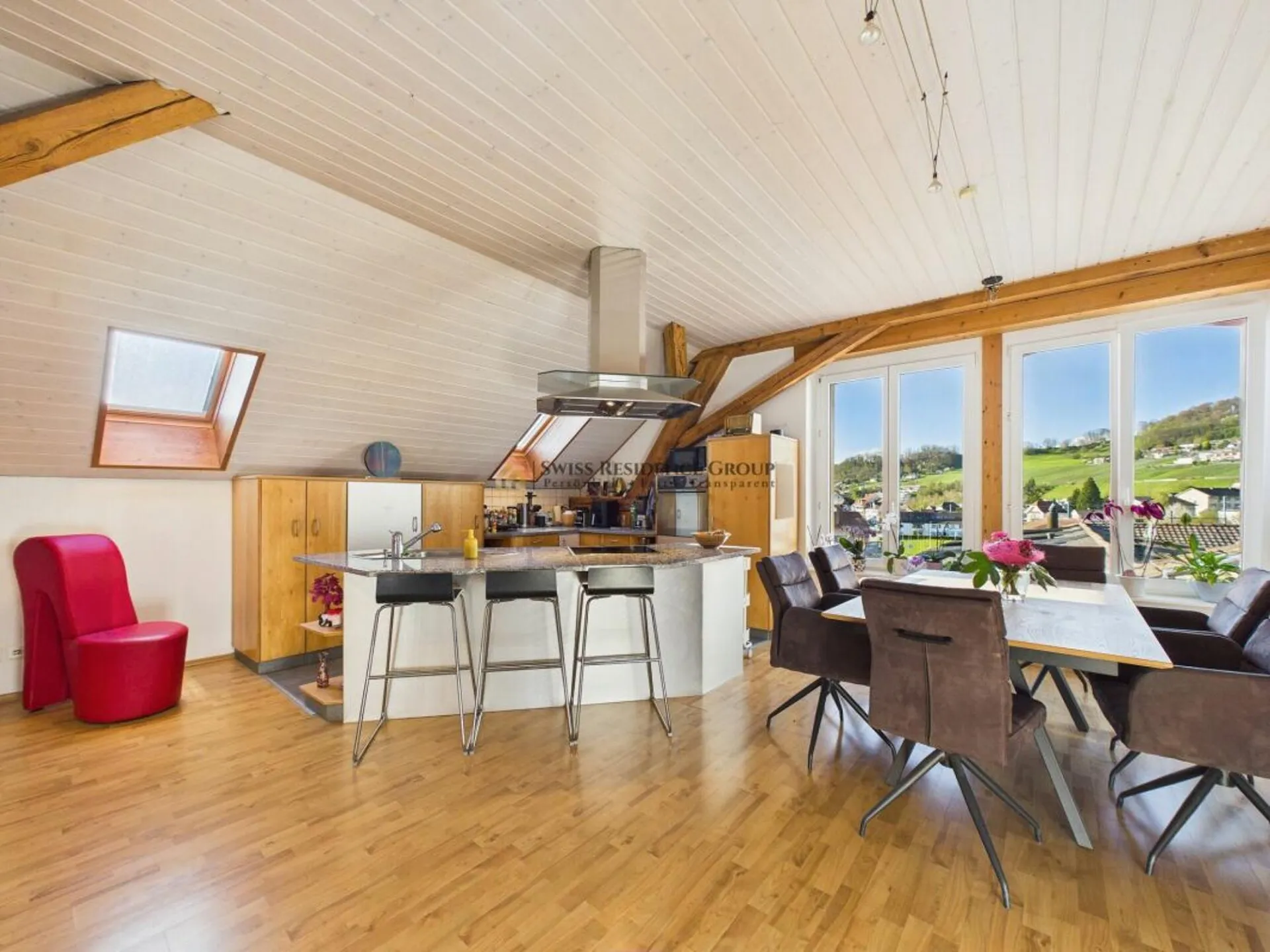 Helle Dach-Maisonettewohnung mit Charme und 165 m² Wohngefühl