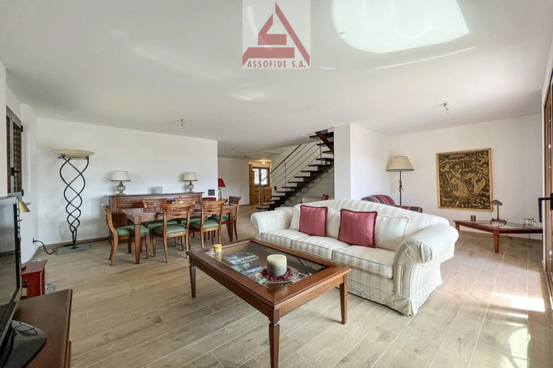 Stupendo duplex con vista aperta / Wunderschöne Maisonettewohnung mit offener Sicht