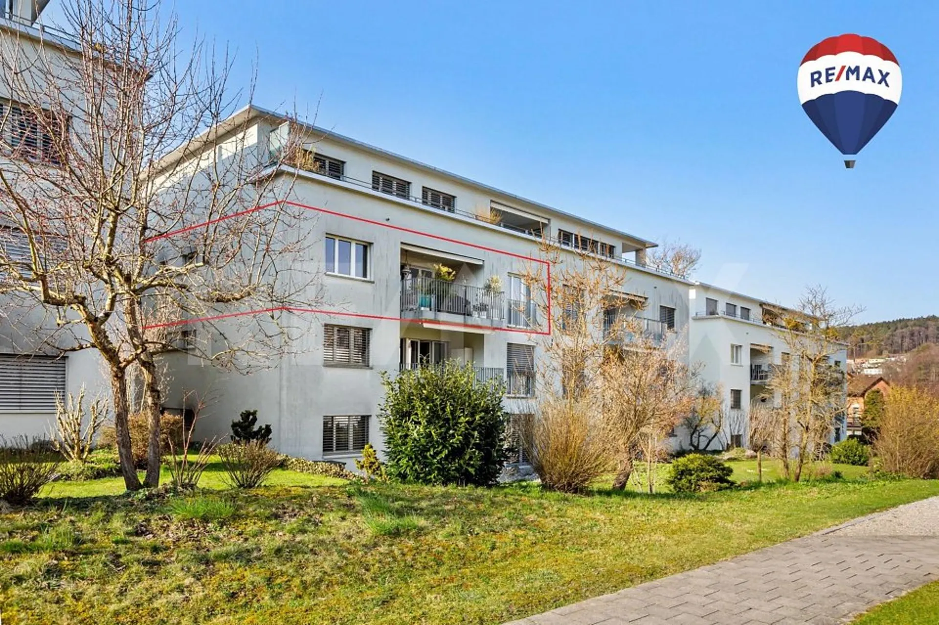 Grosszügige 4.5(-5.5)-Zi.-Wohnung im 2. OG mit Aussicht