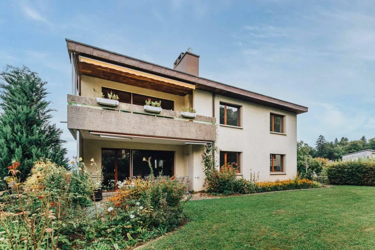 Freistehendes Doppel-Einfamilienhaus (2x 4.5 Zimmer) an ruhiger Lage