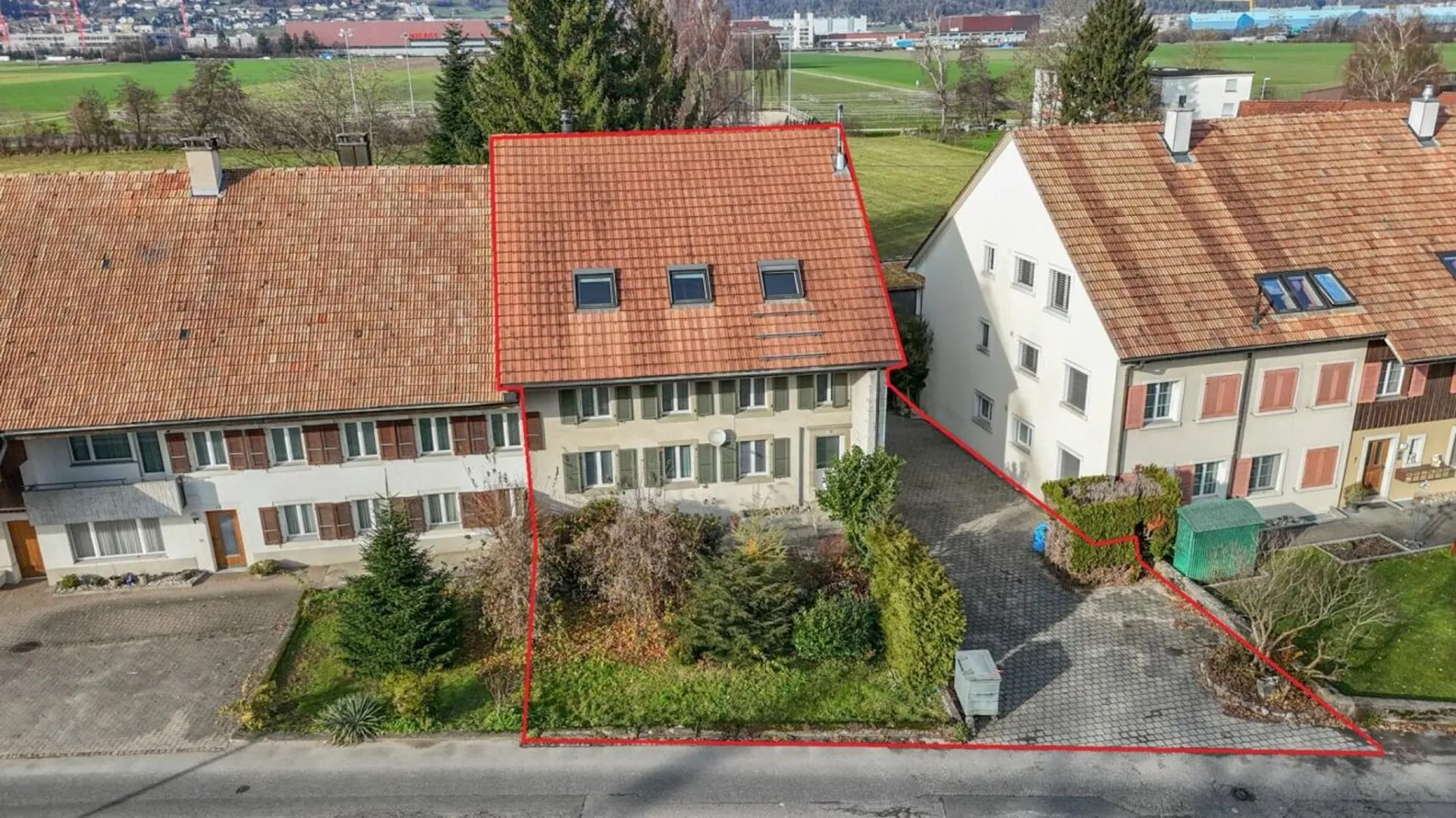 Wohnen mit Perspektive: Reiheneckhaus mit zwei Einheiten & viel Raum