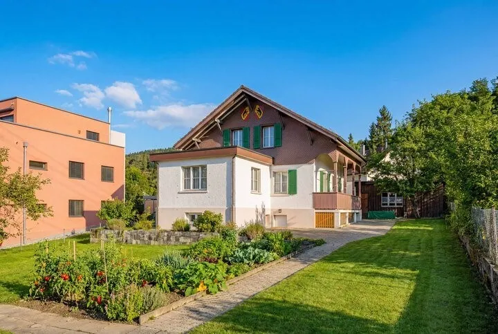 CHARMANTES ZUHAUSE IM CHALET-STIL IN GÜMLIGEN