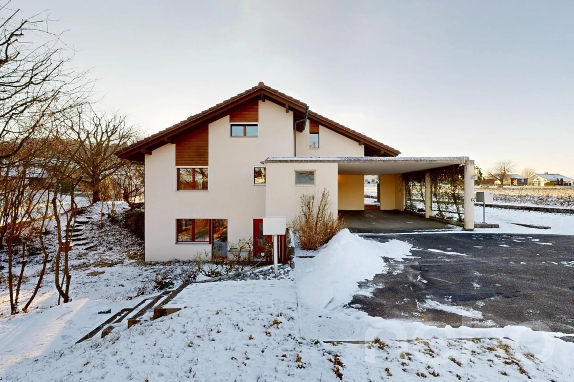 Grosses Einfamilienhaus mit Garten, Wintergarten und viel Potenzial