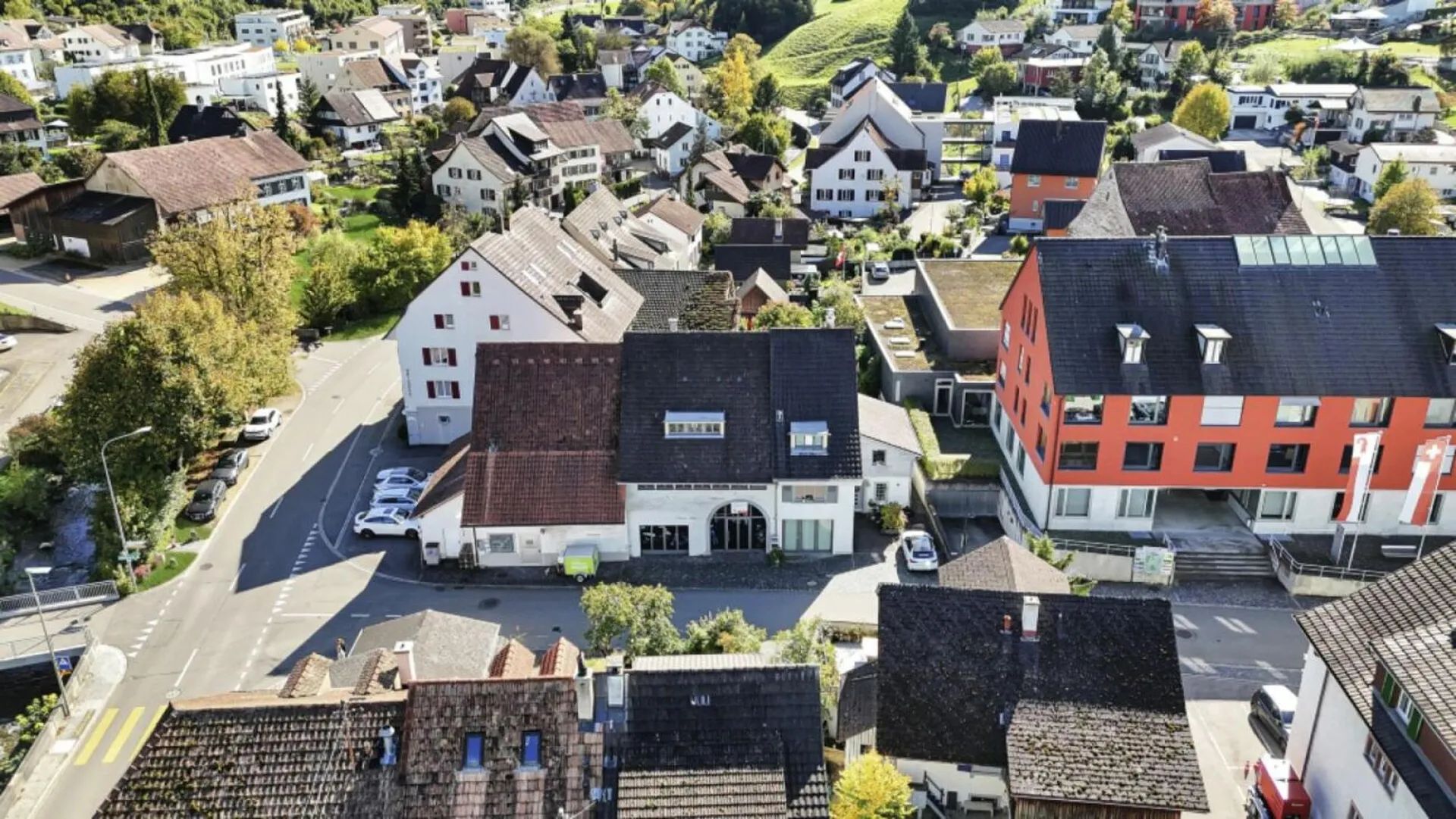 Gewerbe- und Wohnliegenschaft mit diversen Annehmlichkeiten