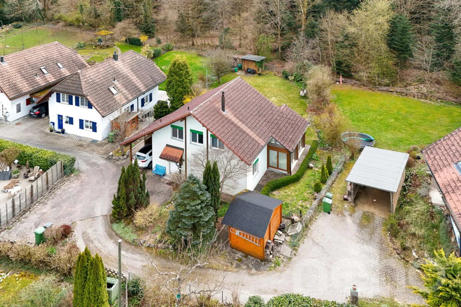 Gepflegtes Einfamilienhaus mit Garten, Ruhe und direktem Waldanschluss